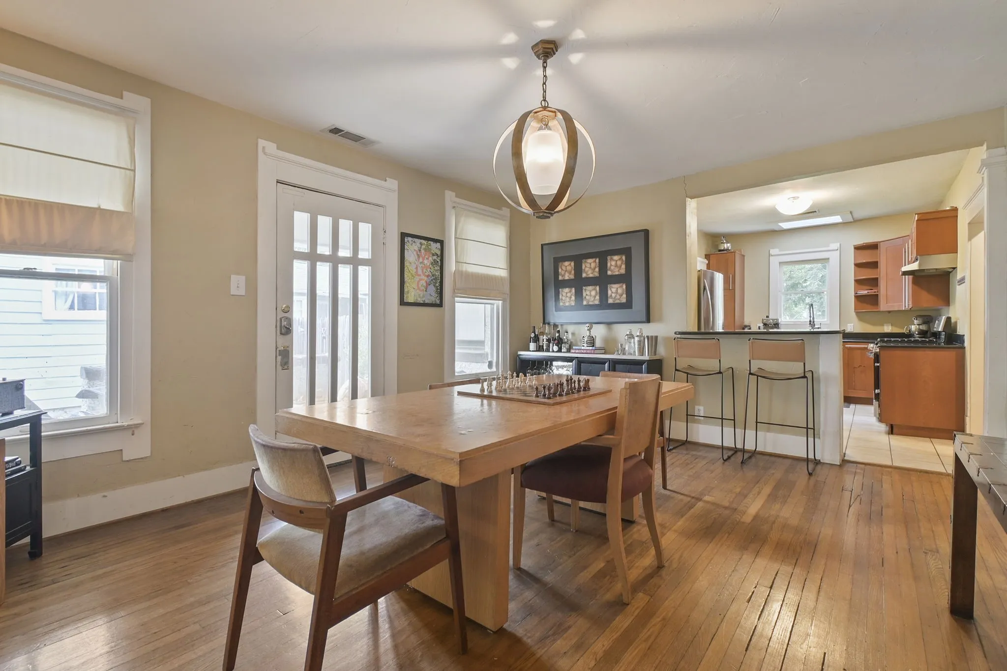 Single Family Residence For Sale in Dallas County , 218 N Rosemont Avenue, Dallas, Texas 75208, 3 Bedroom, 2 Bathroom, Garage spaces, 1,921 Sqft, built in 1925, mls#21333396, Real Estate Agent in Dallas, Homes For Sale in Dallas county, Homes For Sale in Dallas, Realtor in Dallas Texas, Real Estate Brokerage Independent Realty Texas, Luminita Cordes Realtor