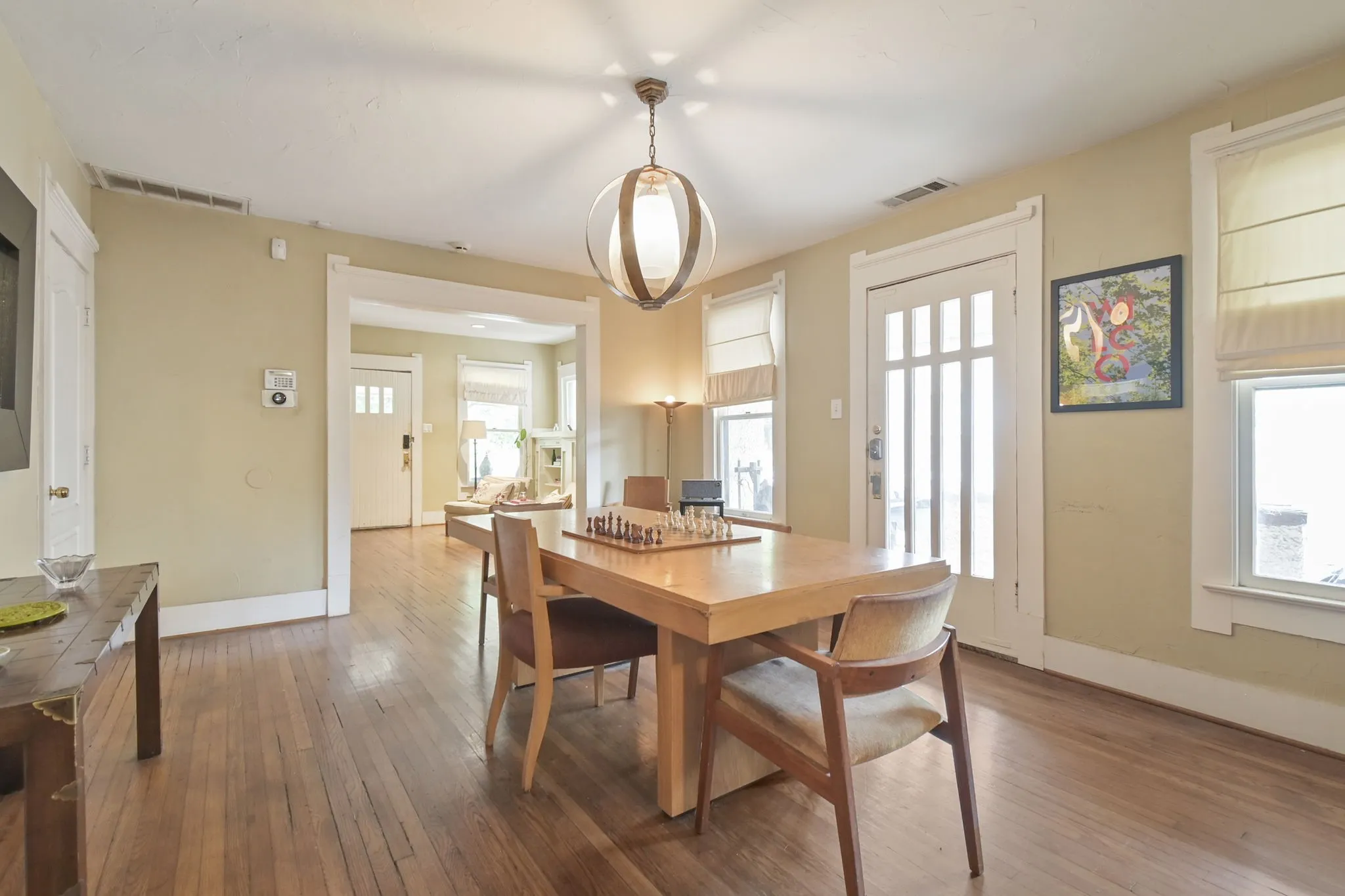 Single Family Residence For Sale in Dallas County , 218 N Rosemont Avenue, Dallas, Texas 75208, 3 Bedroom, 2 Bathroom, Garage spaces, 1,921 Sqft, built in 1925, mls#21333396, Real Estate Agent in Dallas, Homes For Sale in Dallas county, Homes For Sale in Dallas, Realtor in Dallas Texas, Real Estate Brokerage Independent Realty Texas, Luminita Cordes Realtor