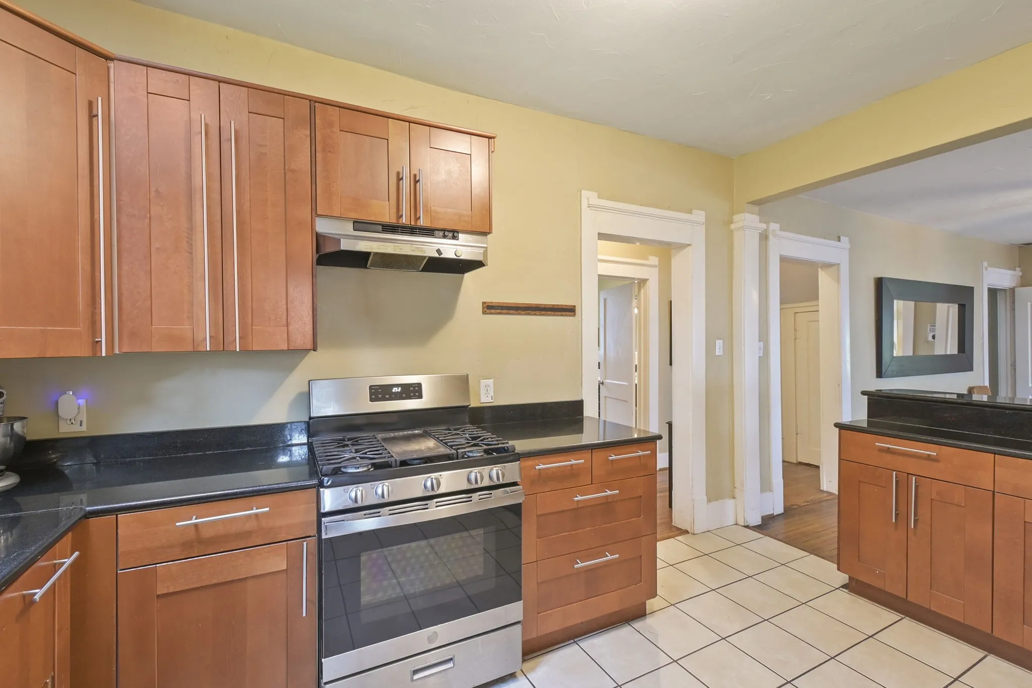 Single Family Residence For Sale in Dallas County , 218 N Rosemont Avenue, Dallas, Texas 75208, 3 Bedroom, 2 Bathroom, Garage spaces, 1,921 Sqft, built in 1925, mls#21333396, Real Estate Agent in Dallas, Homes For Sale in Dallas county, Homes For Sale in Dallas, Realtor in Dallas Texas, Real Estate Brokerage Independent Realty Texas, Luminita Cordes Realtor
