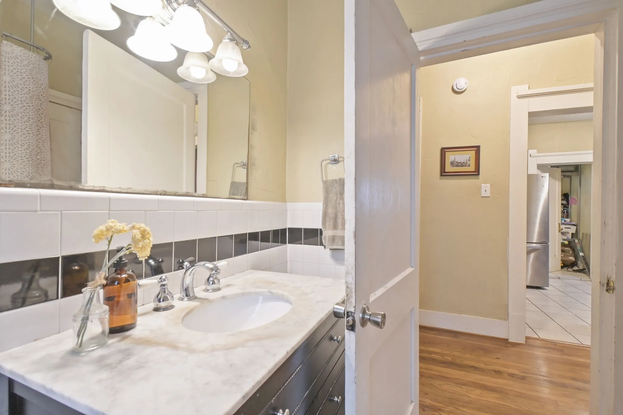 Single Family Residence For Sale in Dallas County , 218 N Rosemont Avenue, Dallas, Texas 75208, 3 Bedroom, 2 Bathroom, Garage spaces, 1,921 Sqft, built in 1925, mls#21333396, Real Estate Agent in Dallas, Homes For Sale in Dallas county, Homes For Sale in Dallas, Realtor in Dallas Texas, Real Estate Brokerage Independent Realty Texas, Luminita Cordes Realtor