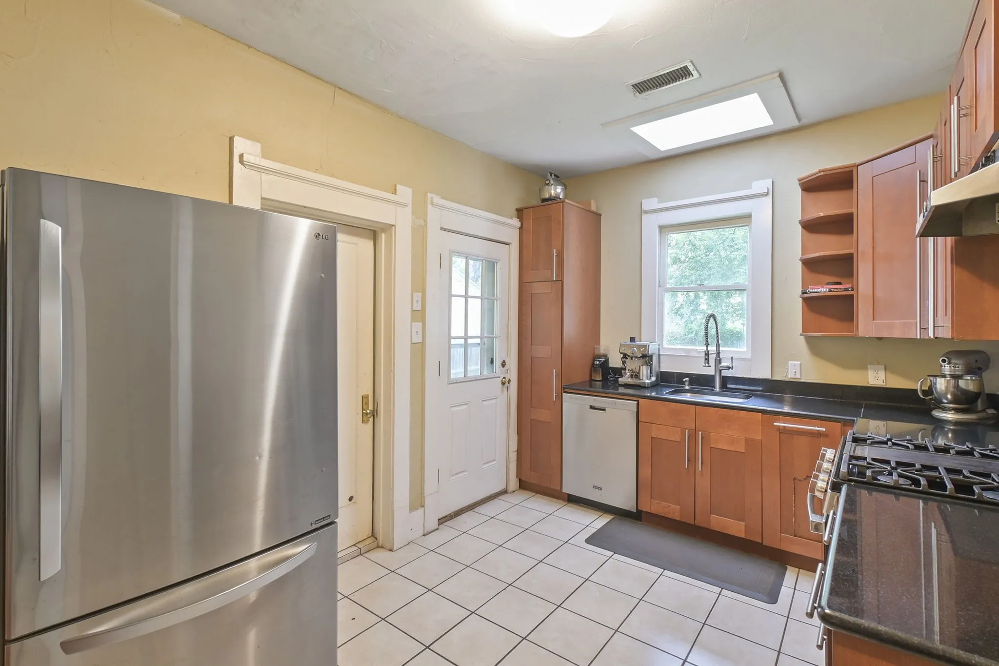 Single Family Residence For Sale in Dallas County , 218 N Rosemont Avenue, Dallas, Texas 75208, 3 Bedroom, 2 Bathroom, Garage spaces, 1,921 Sqft, built in 1925, mls#21333396, Real Estate Agent in Dallas, Homes For Sale in Dallas county, Homes For Sale in Dallas, Realtor in Dallas Texas, Real Estate Brokerage Independent Realty Texas, Luminita Cordes Realtor
