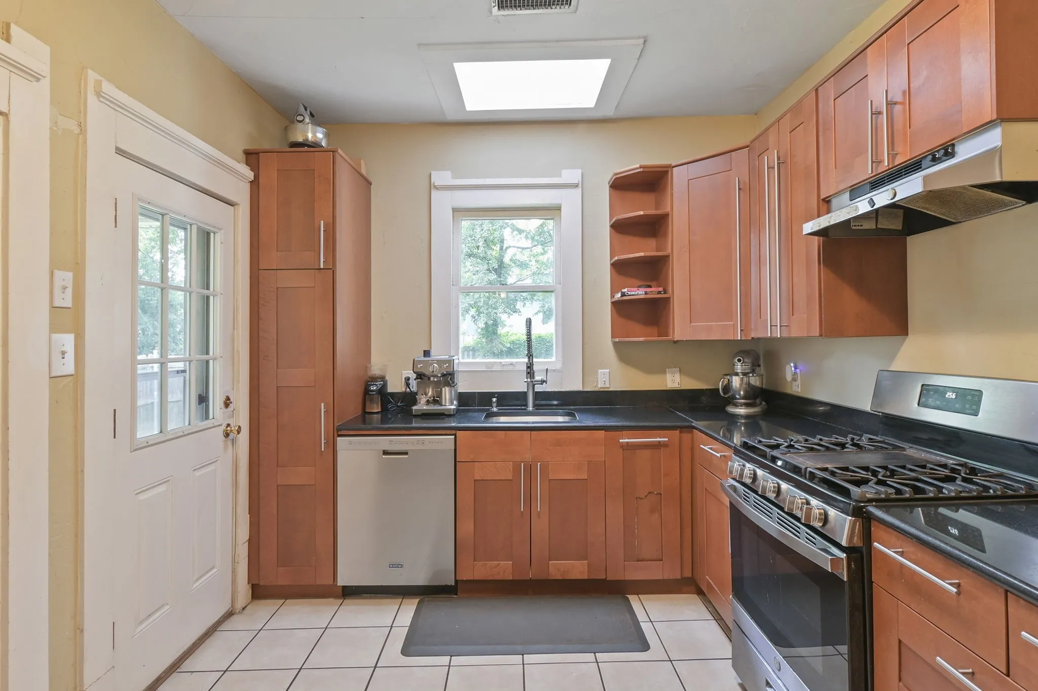 Single Family Residence For Sale in Dallas County , 218 N Rosemont Avenue, Dallas, Texas 75208, 3 Bedroom, 2 Bathroom, Garage spaces, 1,921 Sqft, built in 1925, mls#21333396, Real Estate Agent in Dallas, Homes For Sale in Dallas county, Homes For Sale in Dallas, Realtor in Dallas Texas, Real Estate Brokerage Independent Realty Texas, Luminita Cordes Realtor