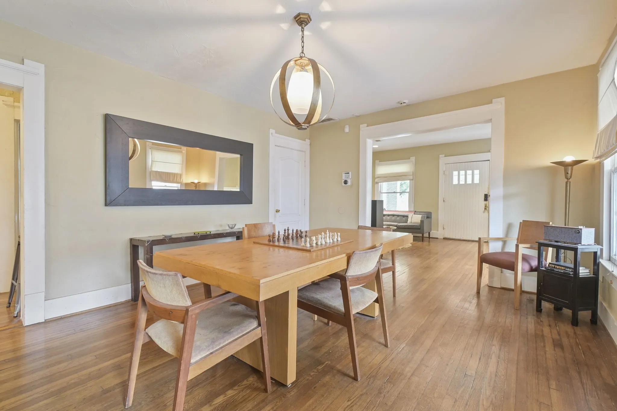 Single Family Residence For Sale in Dallas County , 218 N Rosemont Avenue, Dallas, Texas 75208, 3 Bedroom, 2 Bathroom, Garage spaces, 1,921 Sqft, built in 1925, mls#21333396, Real Estate Agent in Dallas, Homes For Sale in Dallas county, Homes For Sale in Dallas, Realtor in Dallas Texas, Real Estate Brokerage Independent Realty Texas, Luminita Cordes Realtor