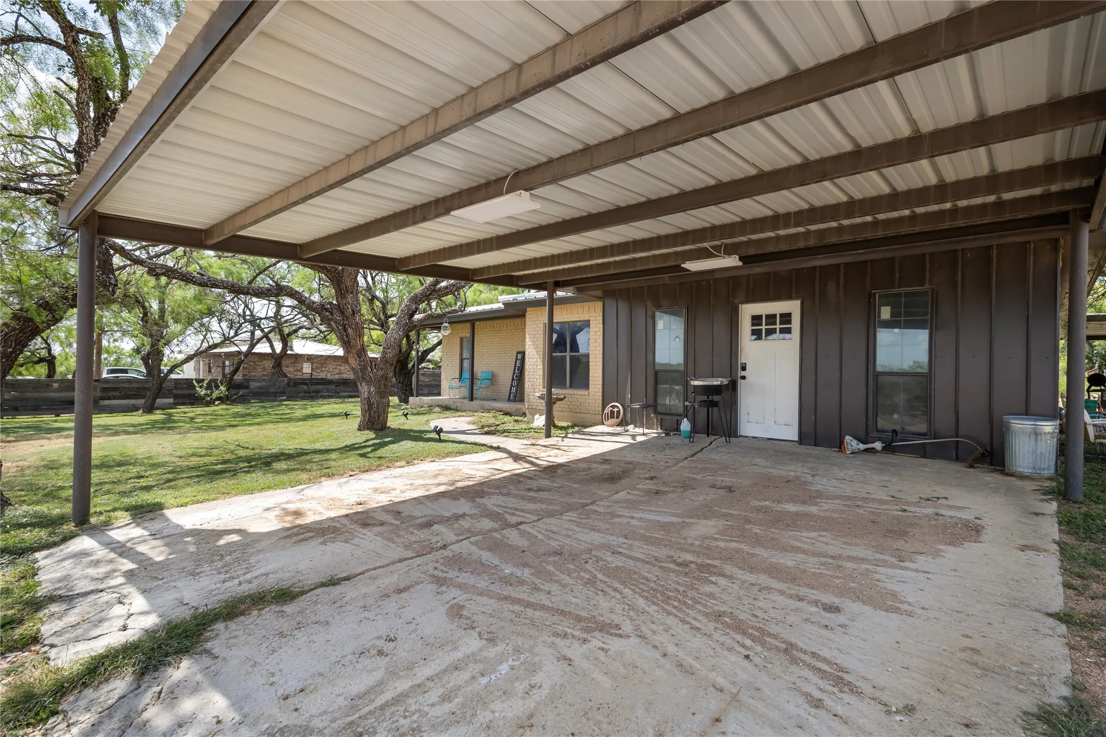 Single Family Residence For Sale in Coleman County , 1600 County Road 334, Gouldbusk, Texas 76845, 3 Bedroom, 3 Bathroom, Garage spaces, 1,462 Sqft, built in 1986, mls#21333364, Real Estate Agent in Gouldbusk, Homes For Sale in Coleman county, Homes For Sale in Gouldbusk, Realtor in Gouldbusk Texas, Real Estate Brokerage Independent Realty Texas, Luminita Cordes Realtor
