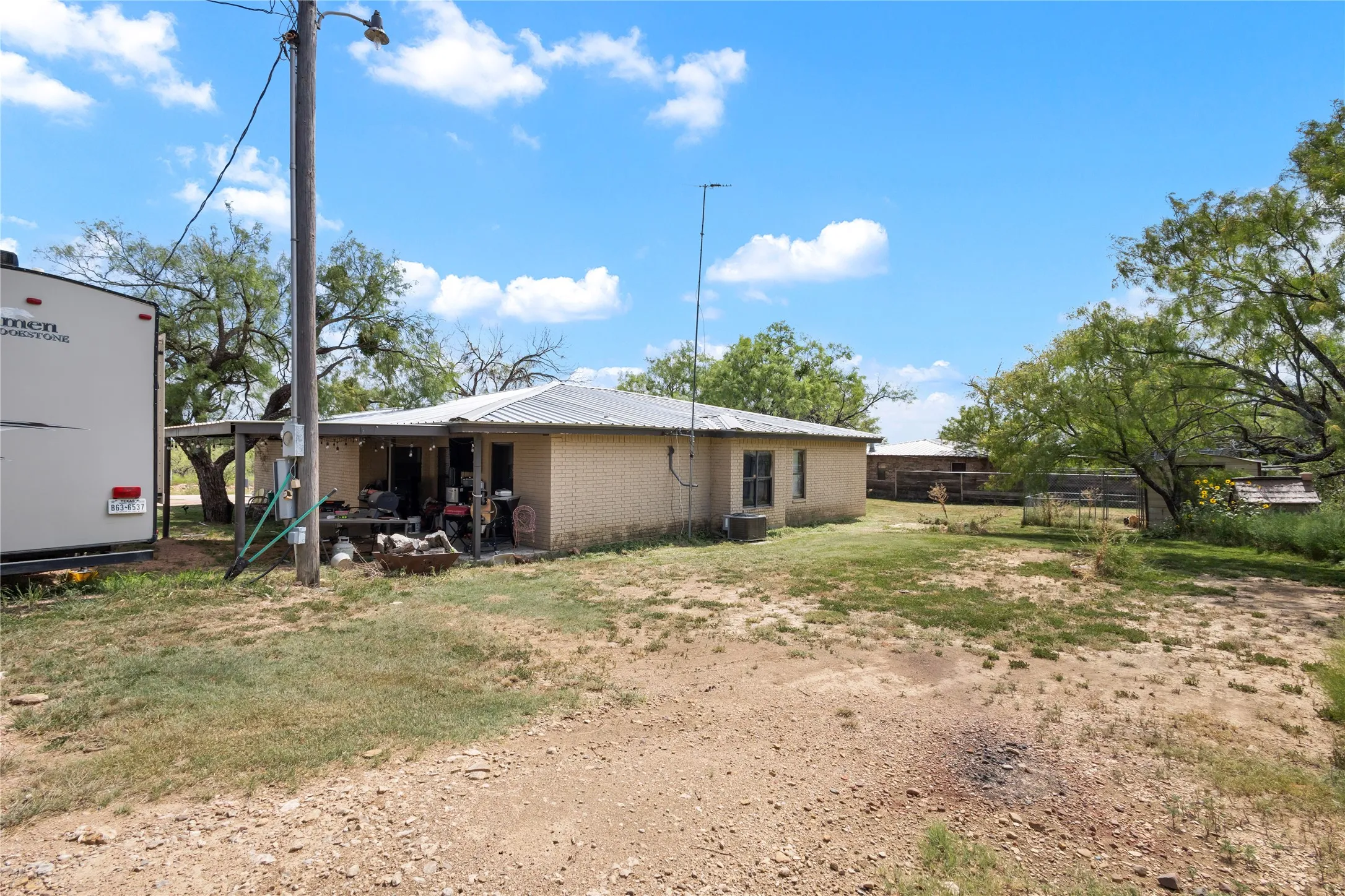 Single Family Residence For Sale in Coleman County , 1600 County Road 334, Gouldbusk, Texas 76845, 3 Bedroom, 3 Bathroom, Garage spaces, 1,462 Sqft, built in 1986, mls#21333364, Real Estate Agent in Gouldbusk, Homes For Sale in Coleman county, Homes For Sale in Gouldbusk, Realtor in Gouldbusk Texas, Real Estate Brokerage Independent Realty Texas, Luminita Cordes Realtor