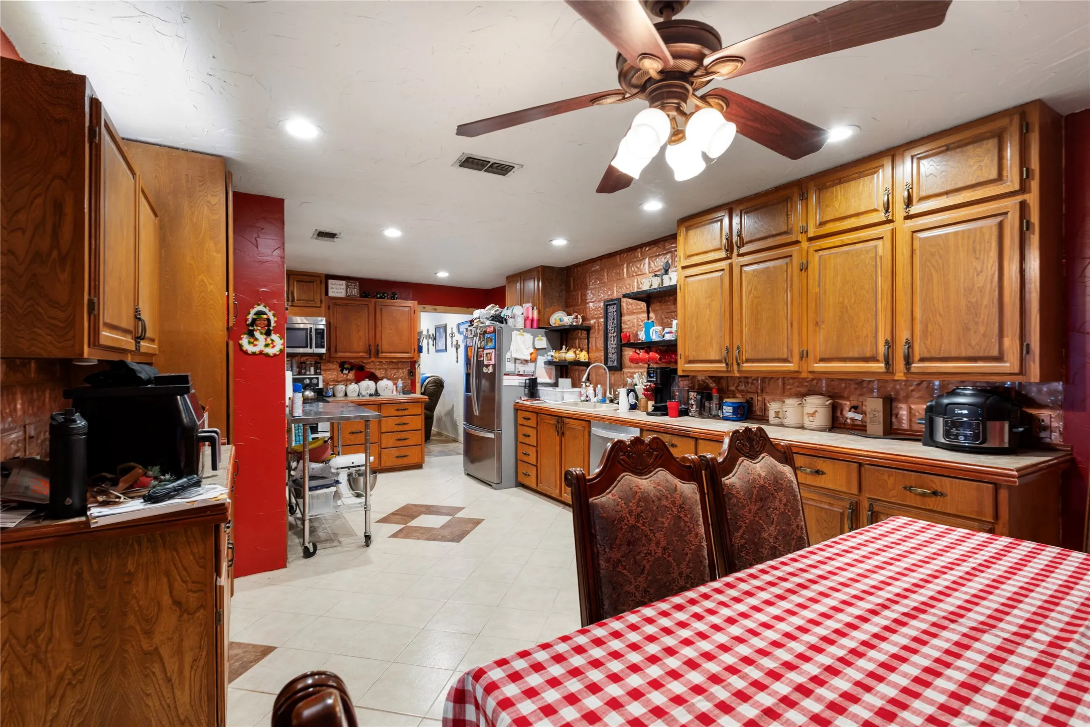 Single Family Residence For Sale in Coleman County , 1600 County Road 334, Gouldbusk, Texas 76845, 3 Bedroom, 3 Bathroom, Garage spaces, 1,462 Sqft, built in 1986, mls#21333364, Real Estate Agent in Gouldbusk, Homes For Sale in Coleman county, Homes For Sale in Gouldbusk, Realtor in Gouldbusk Texas, Real Estate Brokerage Independent Realty Texas, Luminita Cordes Realtor