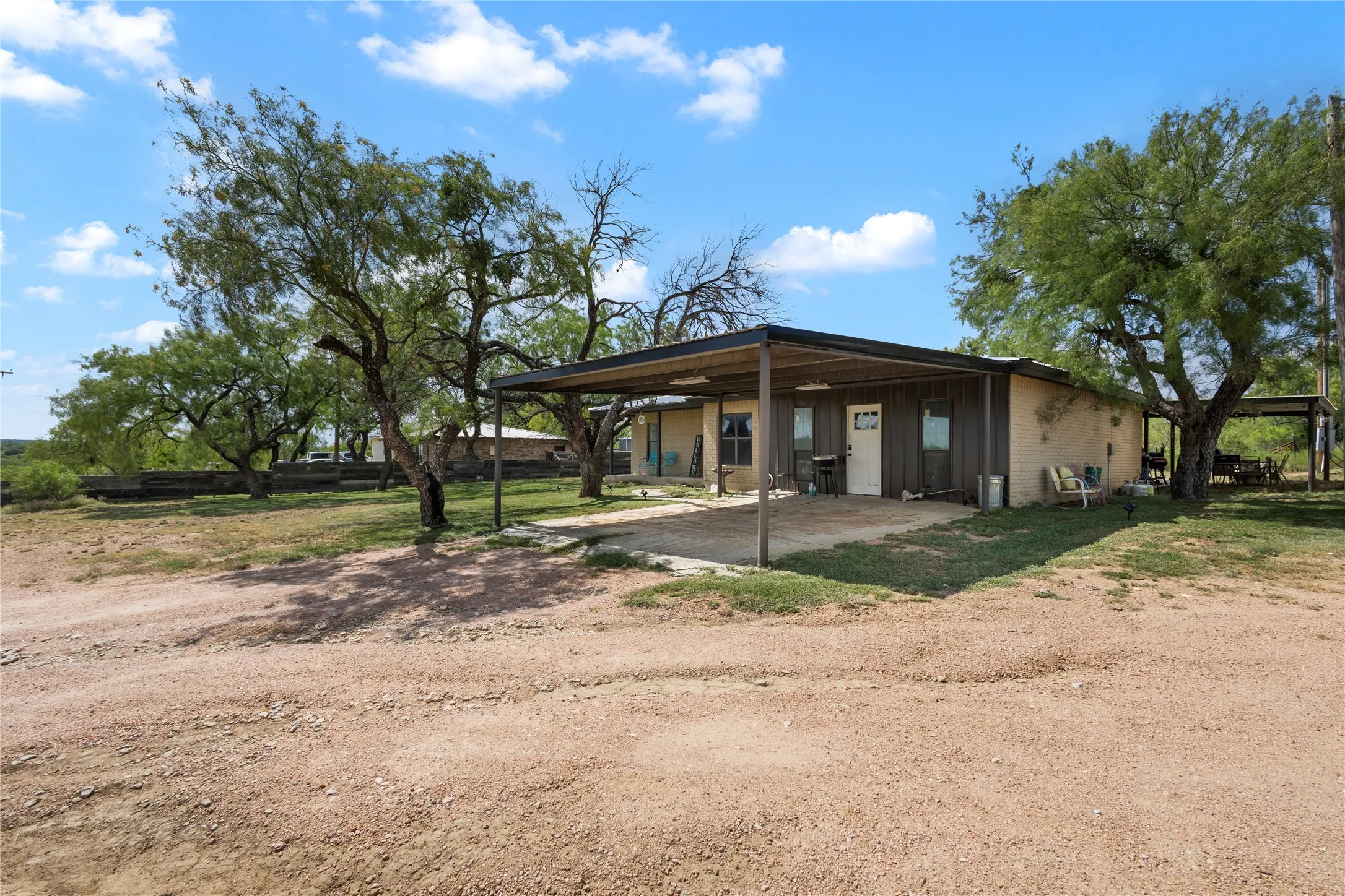 Single Family Residence For Sale in Coleman County , 1600 County Road 334, Gouldbusk, Texas 76845, 3 Bedroom, 3 Bathroom, Garage spaces, 1,462 Sqft, built in 1986, mls#21333364, Real Estate Agent in Gouldbusk, Homes For Sale in Coleman county, Homes For Sale in Gouldbusk, Realtor in Gouldbusk Texas, Real Estate Brokerage Independent Realty Texas, Luminita Cordes Realtor