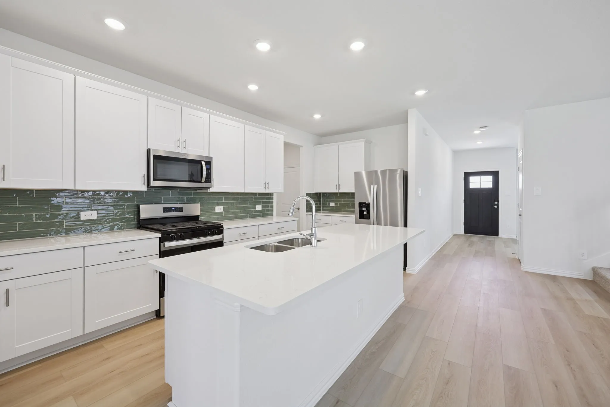  Photo is not of the actual home, but is an inspirational photo of builder’s model home and may depict options, furnishings, and/or decorator features that are not included.

