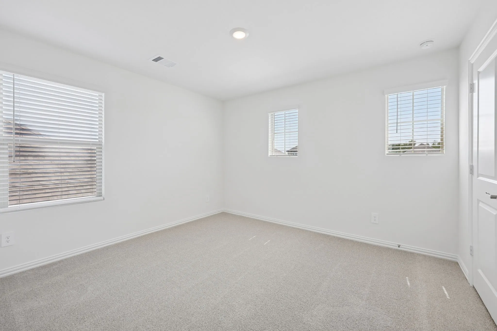  Photo is not of the actual home, but is an inspirational photo of builder’s model home and may depict options, furnishings, and/or decorator features that are not included.
