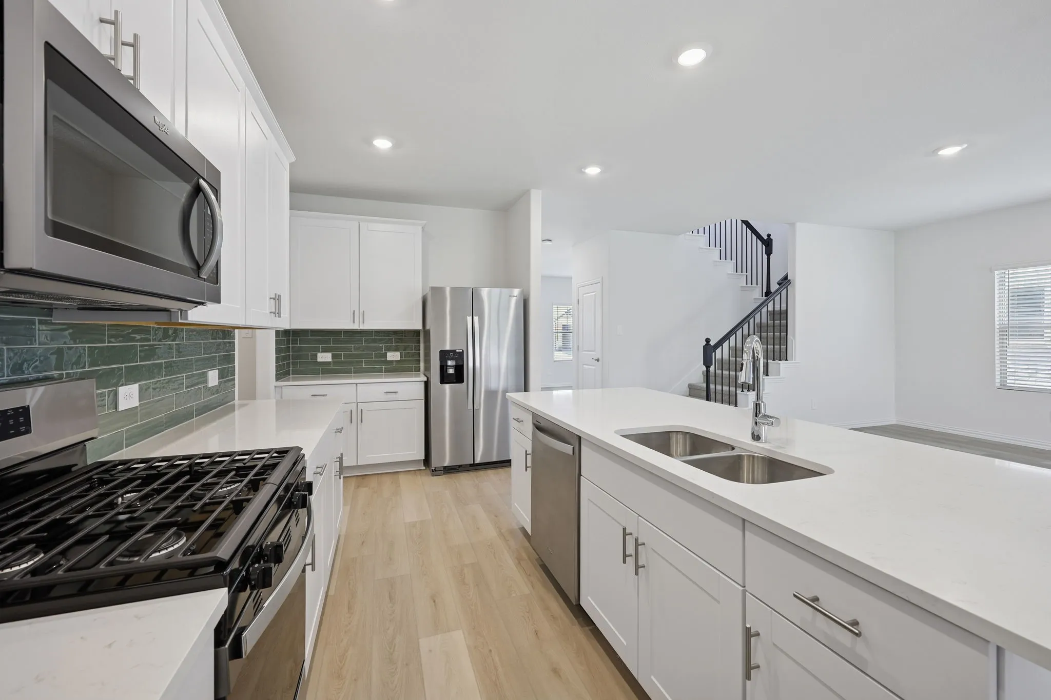  Photo is not of the actual home, but is an inspirational photo of builder’s model home and may depict options, furnishings, and/or decorator features that are not included.
