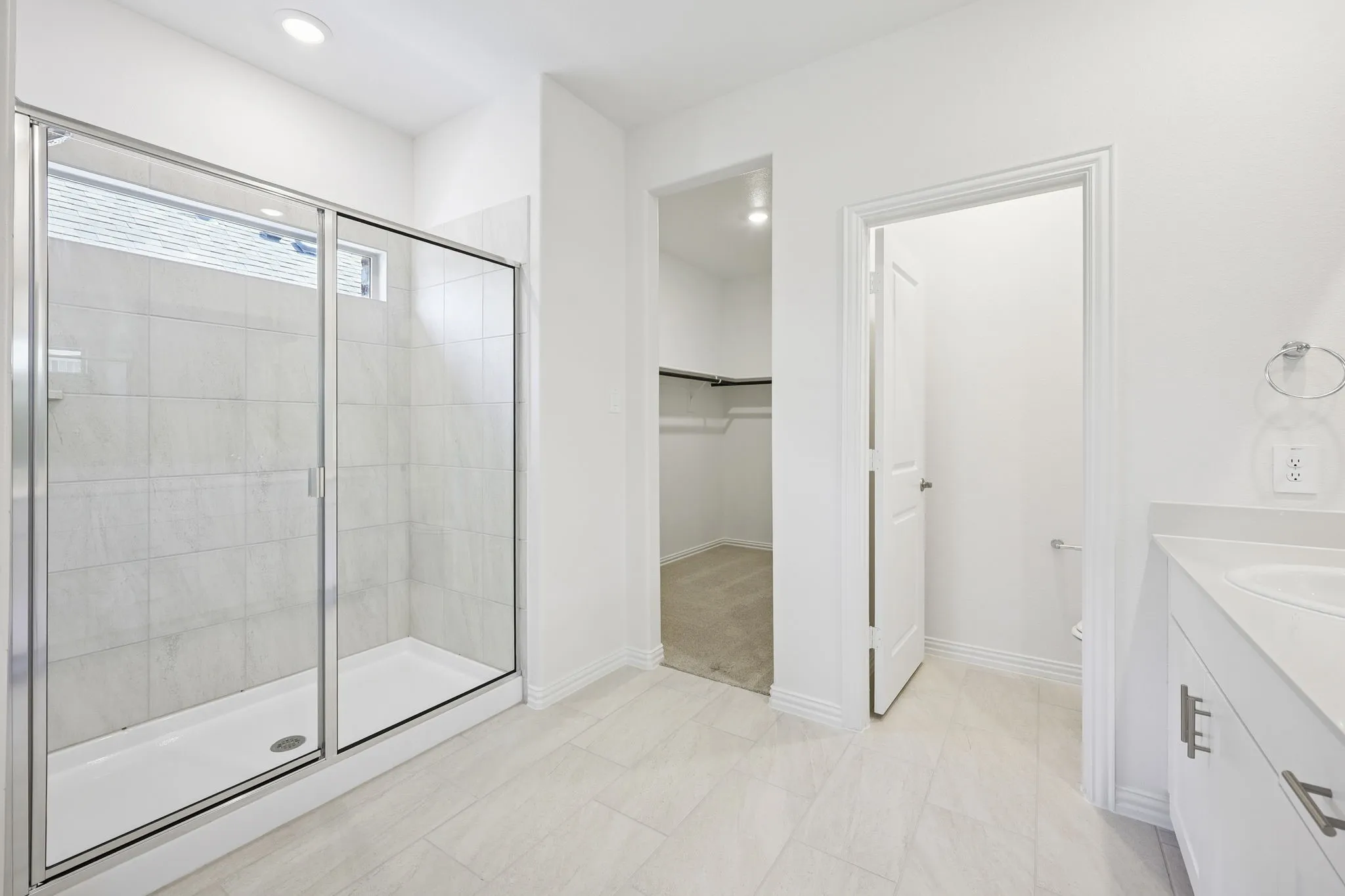  Photo is not of the actual home, but is an inspirational photo of builder’s model home and may depict options, furnishings, and/or decorator features that are not included.

