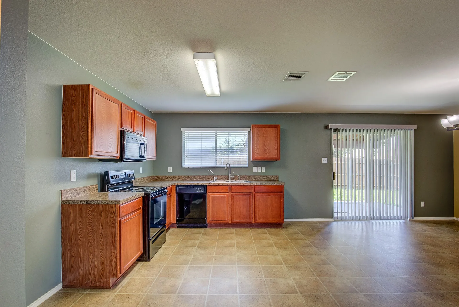 Single Family Residence For Rent in Tarrant County , 7000 Sylvan Meadows Drive, Fort Worth, Texas 76120, 3 Bedroom, 2 Bathroom, 2 Garage spaces, 1,720 Sqft, built in 2008, mls#21306595, Real Estate Agent in Fort Worth, Homes For Rent in Tarrant county, Homes For Rent in Fort Worth, Realtor in Fort Worth Texas, Real Estate Brokerage Independent Realty Texas, Luminita Cordes Realtor