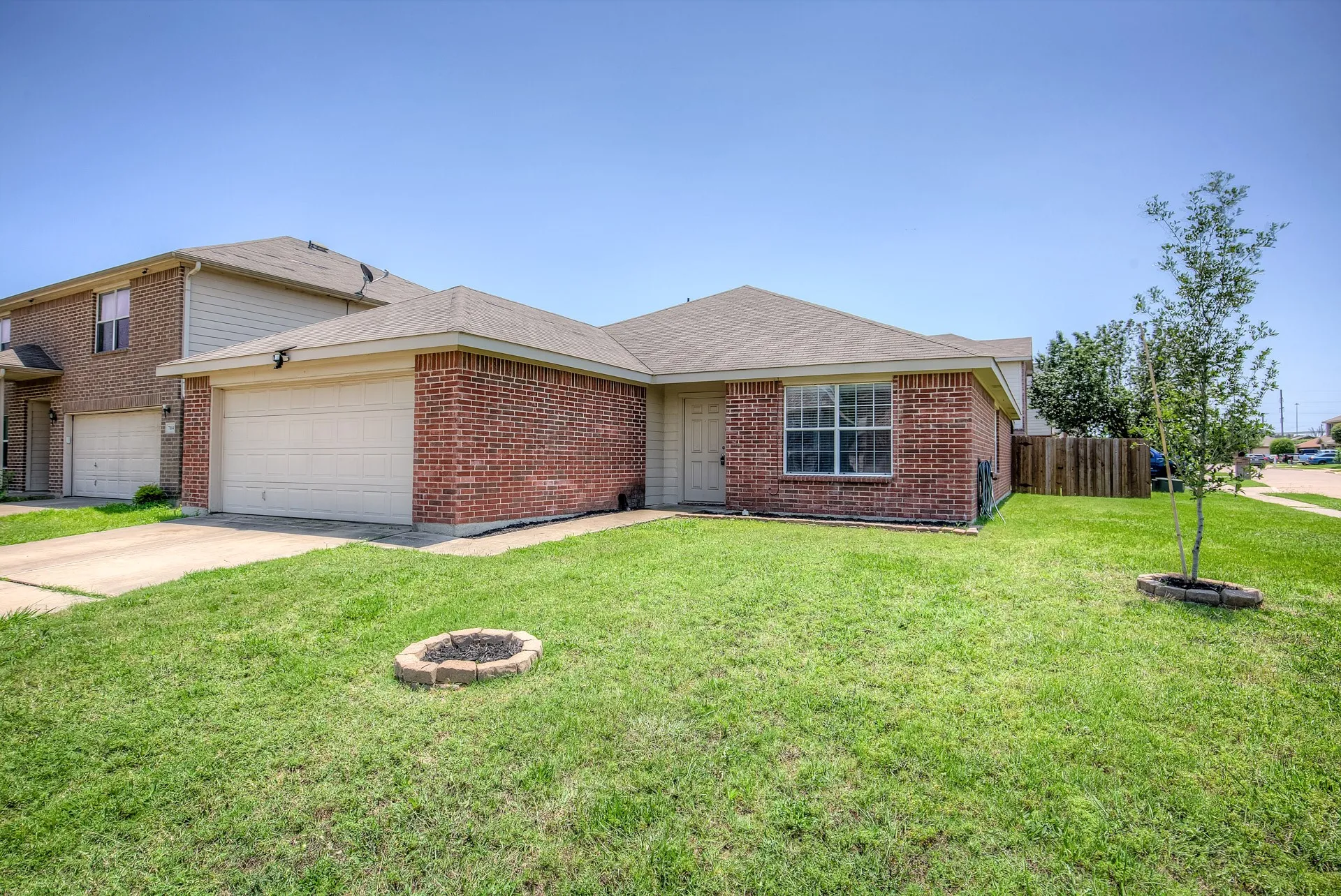 Single Family Residence For Rent in Tarrant County , 7000 Sylvan Meadows Drive, Fort Worth, Texas 76120, 3 Bedroom, 2 Bathroom, 2 Garage spaces, 1,720 Sqft, built in 2008, mls#21306595, Real Estate Agent in Fort Worth, Homes For Rent in Tarrant county, Homes For Rent in Fort Worth, Realtor in Fort Worth Texas, Real Estate Brokerage Independent Realty Texas, Luminita Cordes Realtor