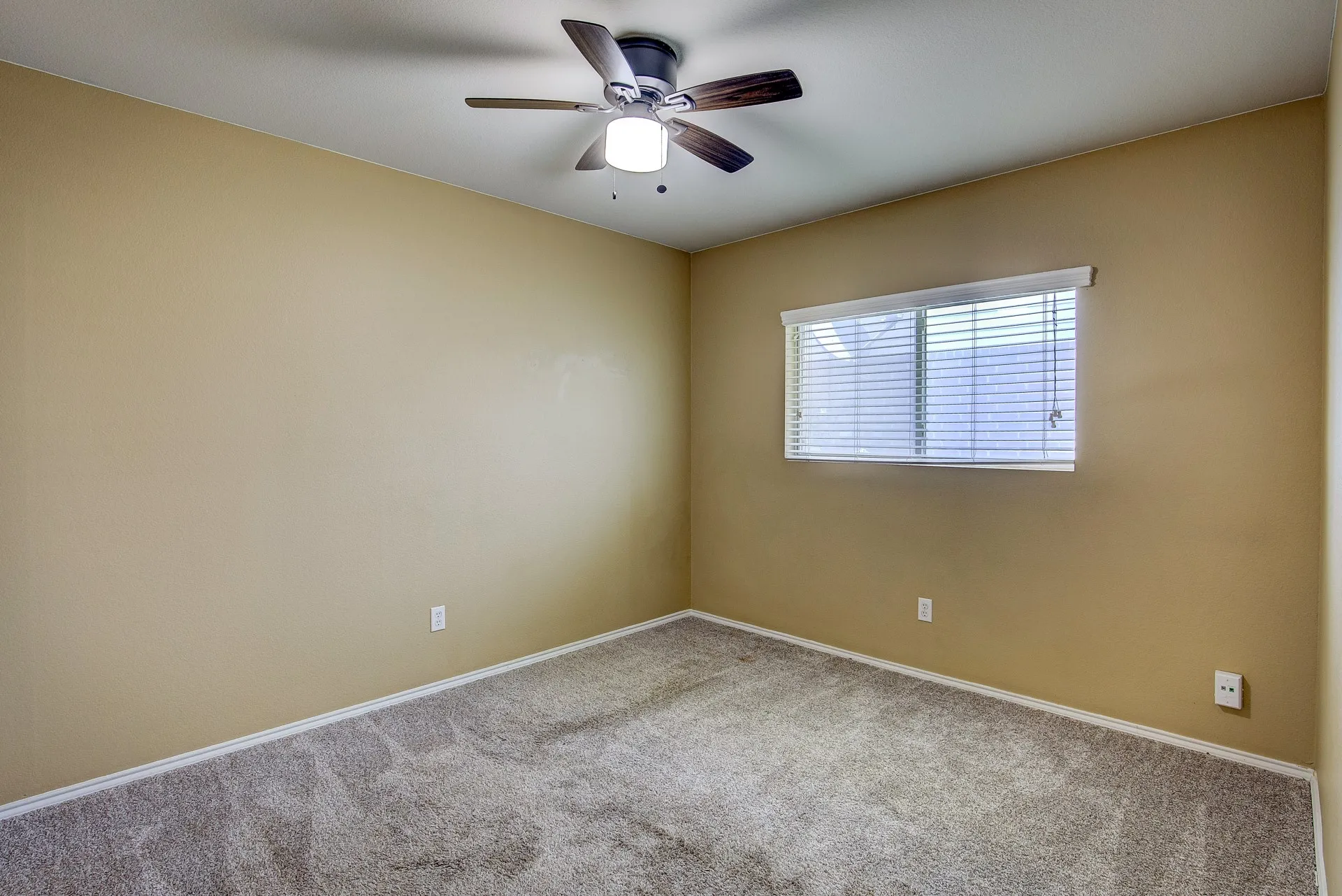 Single Family Residence For Rent in Tarrant County , 7000 Sylvan Meadows Drive, Fort Worth, Texas 76120, 3 Bedroom, 2 Bathroom, 2 Garage spaces, 1,720 Sqft, built in 2008, mls#21306595, Real Estate Agent in Fort Worth, Homes For Rent in Tarrant county, Homes For Rent in Fort Worth, Realtor in Fort Worth Texas, Real Estate Brokerage Independent Realty Texas, Luminita Cordes Realtor