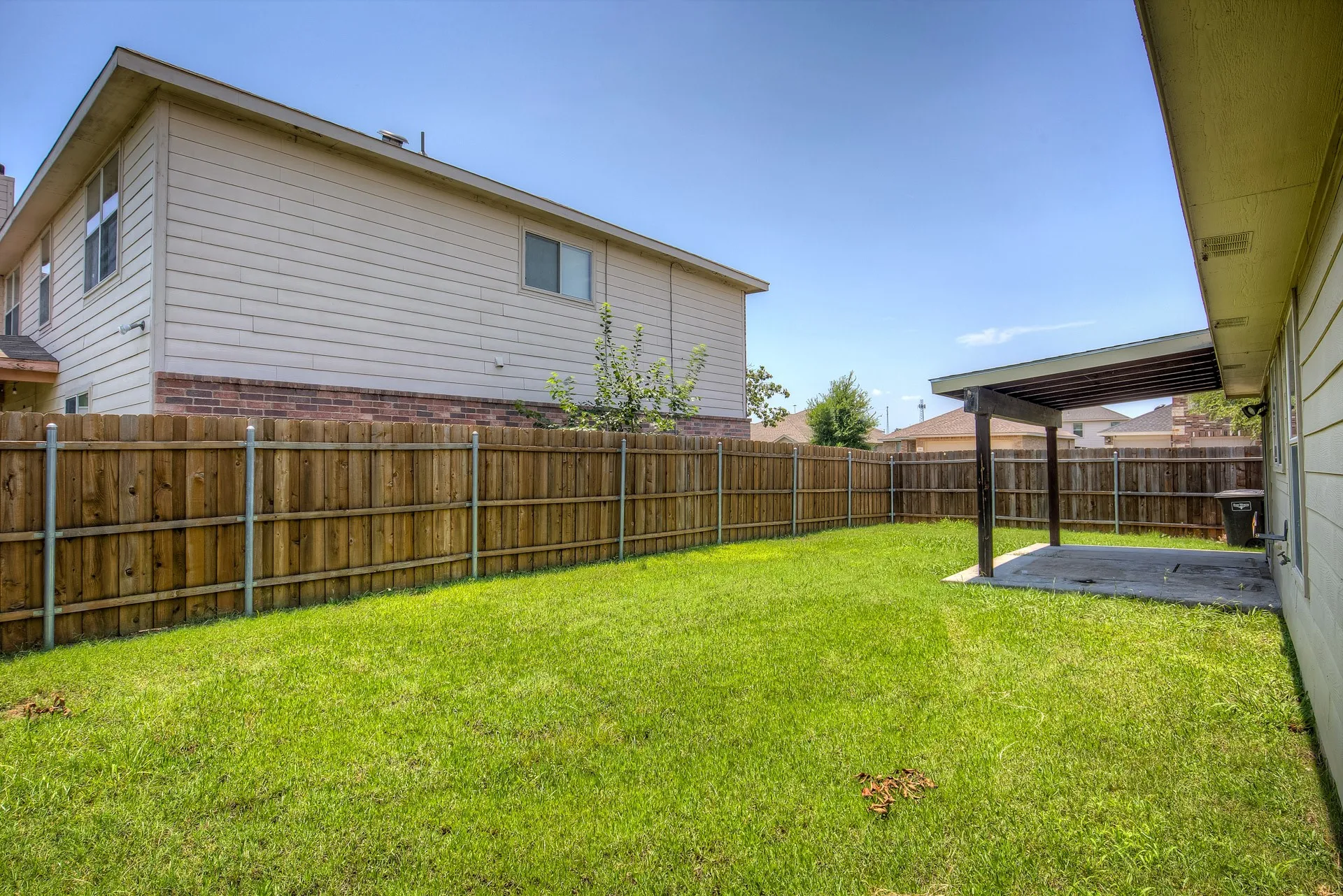 Single Family Residence For Rent in Tarrant County , 7000 Sylvan Meadows Drive, Fort Worth, Texas 76120, 3 Bedroom, 2 Bathroom, 2 Garage spaces, 1,720 Sqft, built in 2008, mls#21306595, Real Estate Agent in Fort Worth, Homes For Rent in Tarrant county, Homes For Rent in Fort Worth, Realtor in Fort Worth Texas, Real Estate Brokerage Independent Realty Texas, Luminita Cordes Realtor