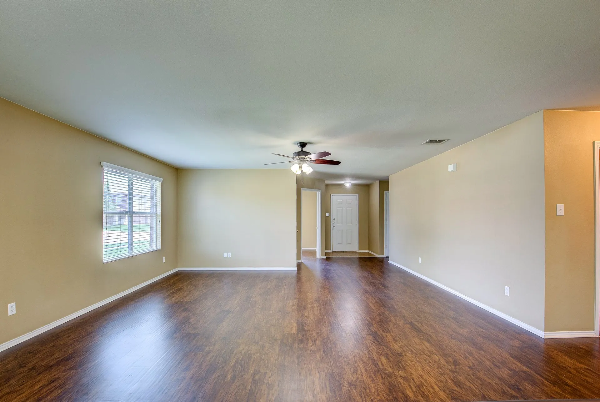 Single Family Residence For Rent in Tarrant County , 7000 Sylvan Meadows Drive, Fort Worth, Texas 76120, 3 Bedroom, 2 Bathroom, 2 Garage spaces, 1,720 Sqft, built in 2008, mls#21306595, Real Estate Agent in Fort Worth, Homes For Rent in Tarrant county, Homes For Rent in Fort Worth, Realtor in Fort Worth Texas, Real Estate Brokerage Independent Realty Texas, Luminita Cordes Realtor