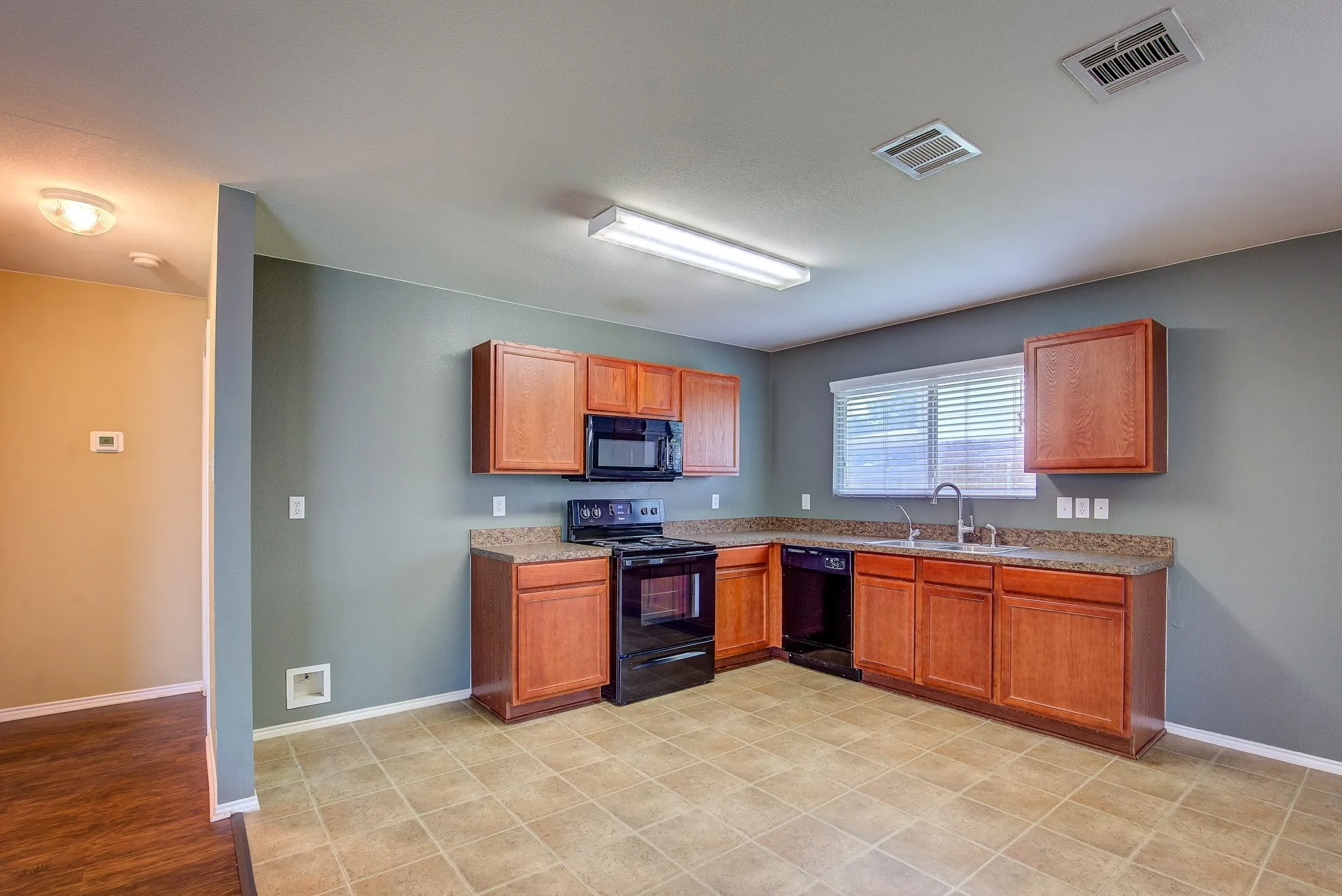 Single Family Residence For Rent in Tarrant County , 7000 Sylvan Meadows Drive, Fort Worth, Texas 76120, 3 Bedroom, 2 Bathroom, 2 Garage spaces, 1,720 Sqft, built in 2008, mls#21306595, Real Estate Agent in Fort Worth, Homes For Rent in Tarrant county, Homes For Rent in Fort Worth, Realtor in Fort Worth Texas, Real Estate Brokerage Independent Realty Texas, Luminita Cordes Realtor