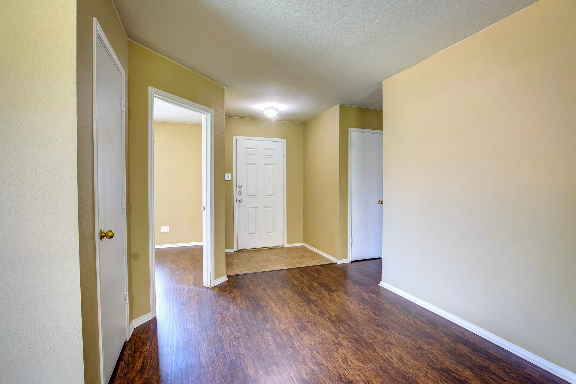 Single Family Residence For Rent in Tarrant County , 7000 Sylvan Meadows Drive, Fort Worth, Texas 76120, 3 Bedroom, 2 Bathroom, 2 Garage spaces, 1,720 Sqft, built in 2008, mls#21306595, Real Estate Agent in Fort Worth, Homes For Rent in Tarrant county, Homes For Rent in Fort Worth, Realtor in Fort Worth Texas, Real Estate Brokerage Independent Realty Texas, Luminita Cordes Realtor