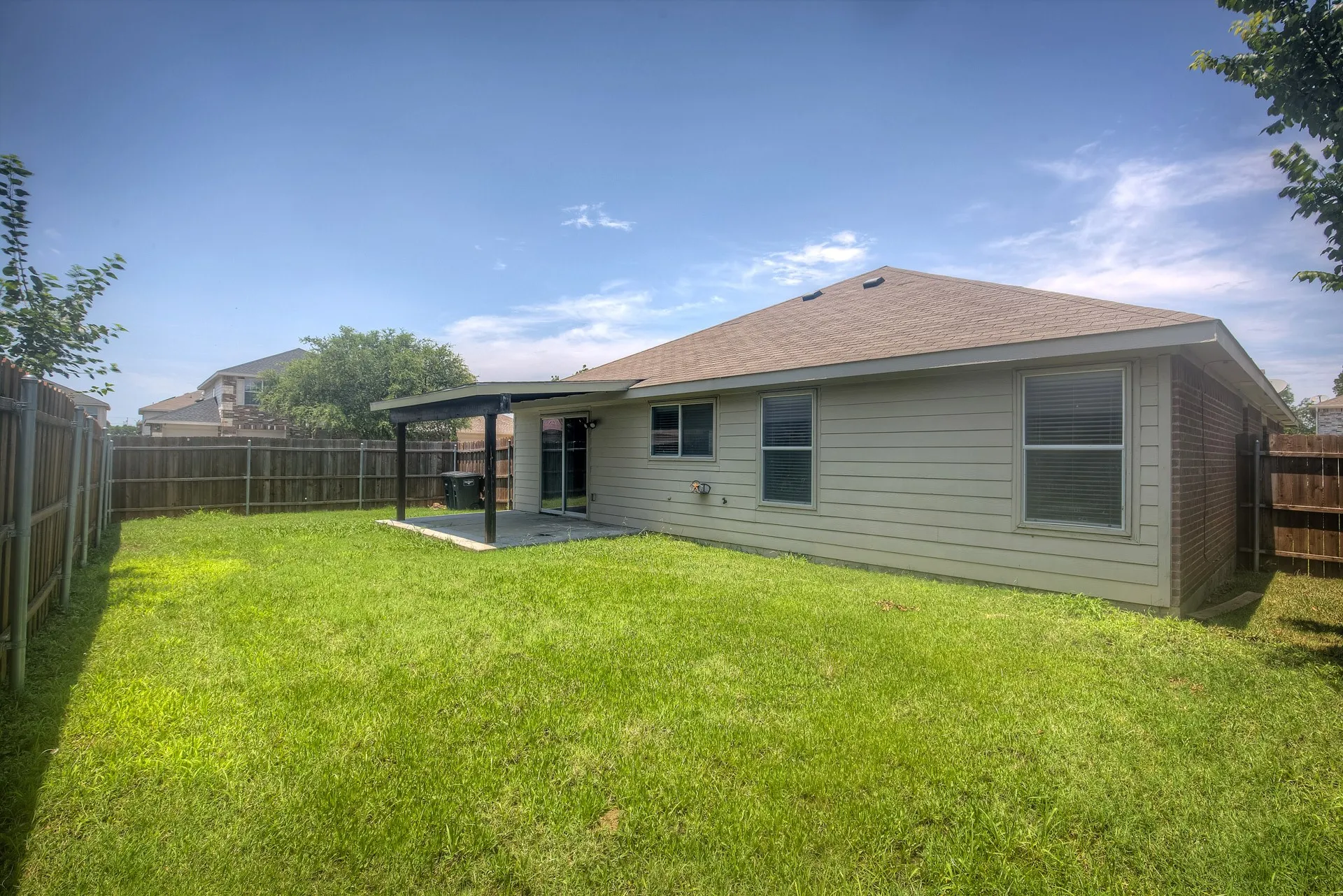 Single Family Residence For Rent in Tarrant County , 7000 Sylvan Meadows Drive, Fort Worth, Texas 76120, 3 Bedroom, 2 Bathroom, 2 Garage spaces, 1,720 Sqft, built in 2008, mls#21306595, Real Estate Agent in Fort Worth, Homes For Rent in Tarrant county, Homes For Rent in Fort Worth, Realtor in Fort Worth Texas, Real Estate Brokerage Independent Realty Texas, Luminita Cordes Realtor