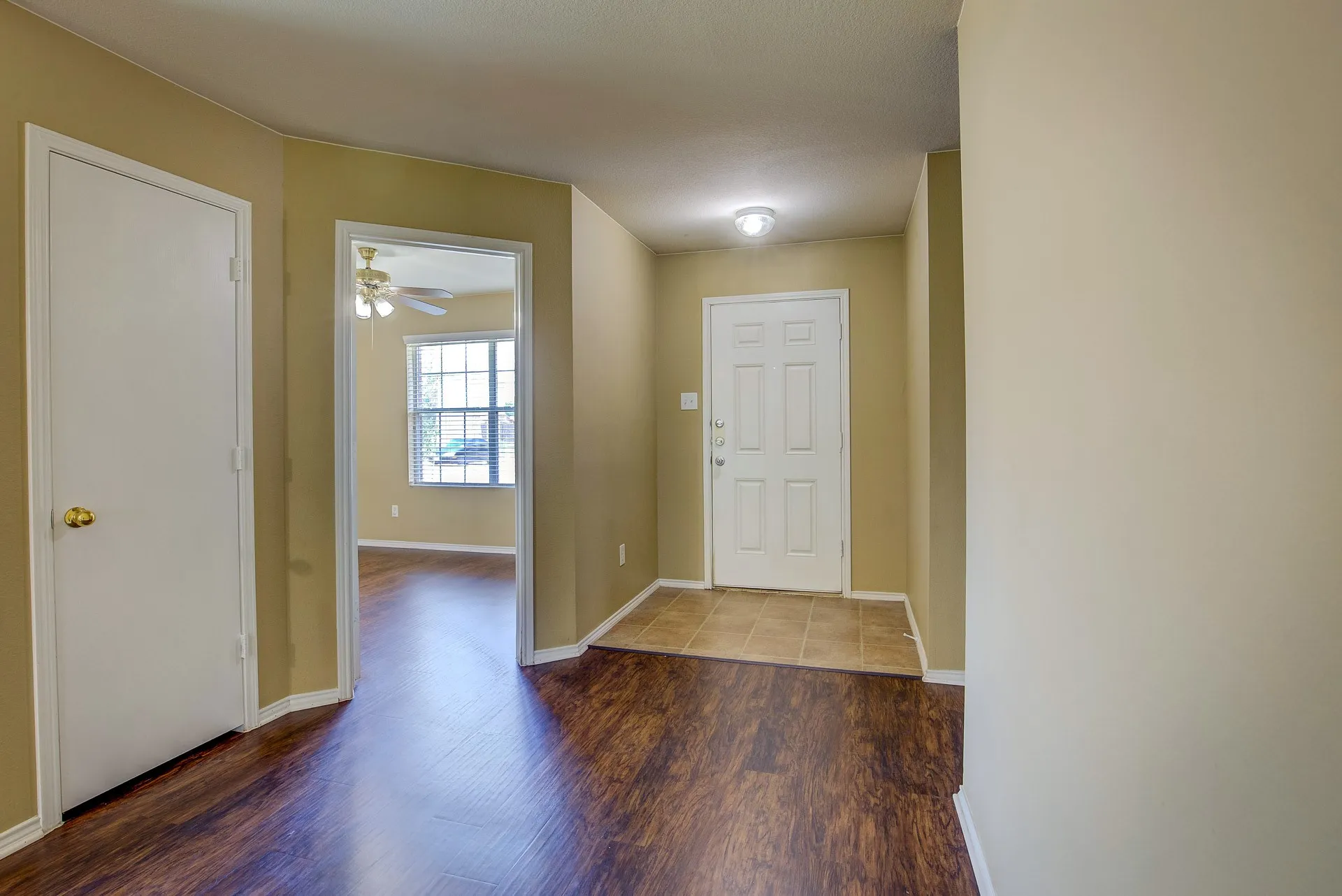 Single Family Residence For Rent in Tarrant County , 7000 Sylvan Meadows Drive, Fort Worth, Texas 76120, 3 Bedroom, 2 Bathroom, 2 Garage spaces, 1,720 Sqft, built in 2008, mls#21306595, Real Estate Agent in Fort Worth, Homes For Rent in Tarrant county, Homes For Rent in Fort Worth, Realtor in Fort Worth Texas, Real Estate Brokerage Independent Realty Texas, Luminita Cordes Realtor