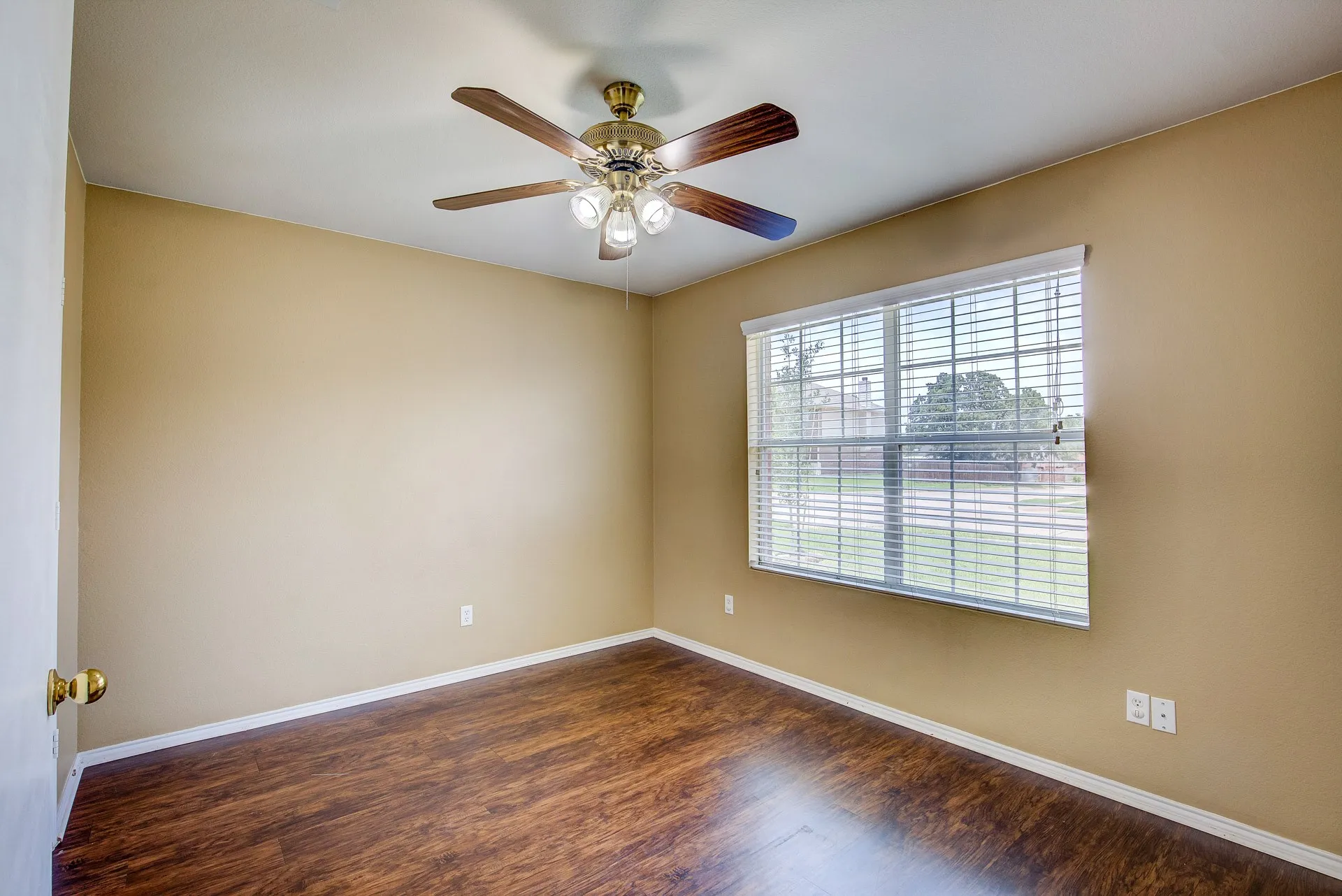 Single Family Residence For Rent in Tarrant County , 7000 Sylvan Meadows Drive, Fort Worth, Texas 76120, 3 Bedroom, 2 Bathroom, 2 Garage spaces, 1,720 Sqft, built in 2008, mls#21306595, Real Estate Agent in Fort Worth, Homes For Rent in Tarrant county, Homes For Rent in Fort Worth, Realtor in Fort Worth Texas, Real Estate Brokerage Independent Realty Texas, Luminita Cordes Realtor