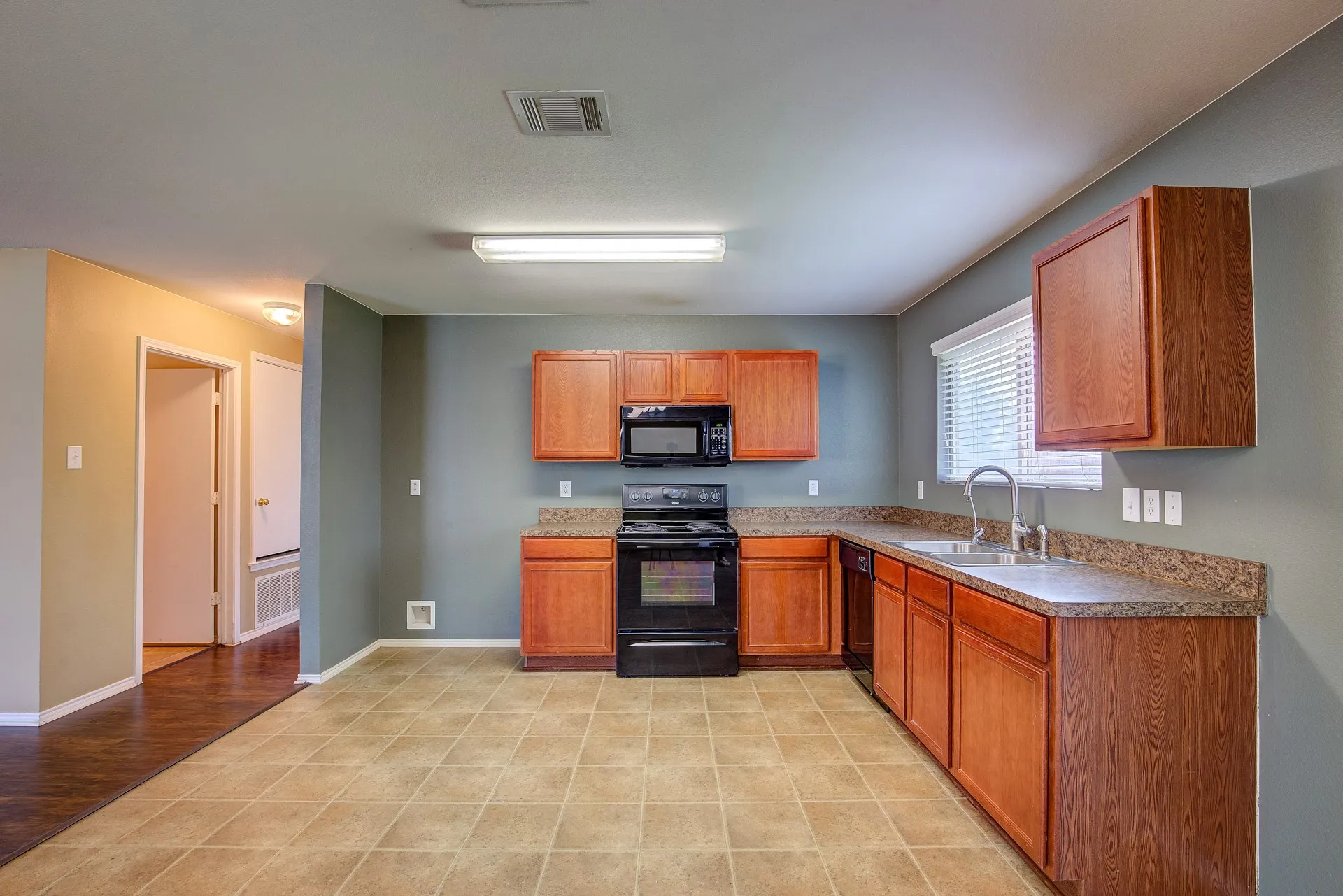 Single Family Residence For Rent in Tarrant County , 7000 Sylvan Meadows Drive, Fort Worth, Texas 76120, 3 Bedroom, 2 Bathroom, 2 Garage spaces, 1,720 Sqft, built in 2008, mls#21306595, Real Estate Agent in Fort Worth, Homes For Rent in Tarrant county, Homes For Rent in Fort Worth, Realtor in Fort Worth Texas, Real Estate Brokerage Independent Realty Texas, Luminita Cordes Realtor