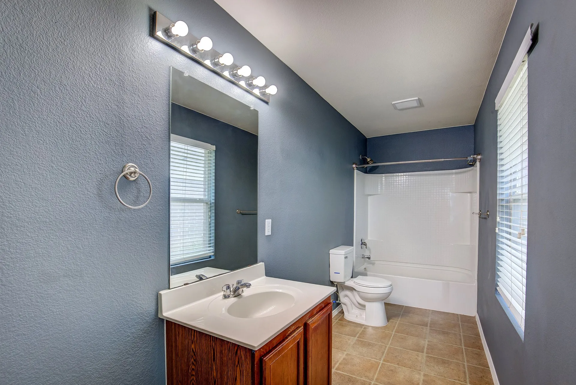 Single Family Residence For Rent in Tarrant County , 7000 Sylvan Meadows Drive, Fort Worth, Texas 76120, 3 Bedroom, 2 Bathroom, 2 Garage spaces, 1,720 Sqft, built in 2008, mls#21306595, Real Estate Agent in Fort Worth, Homes For Rent in Tarrant county, Homes For Rent in Fort Worth, Realtor in Fort Worth Texas, Real Estate Brokerage Independent Realty Texas, Luminita Cordes Realtor