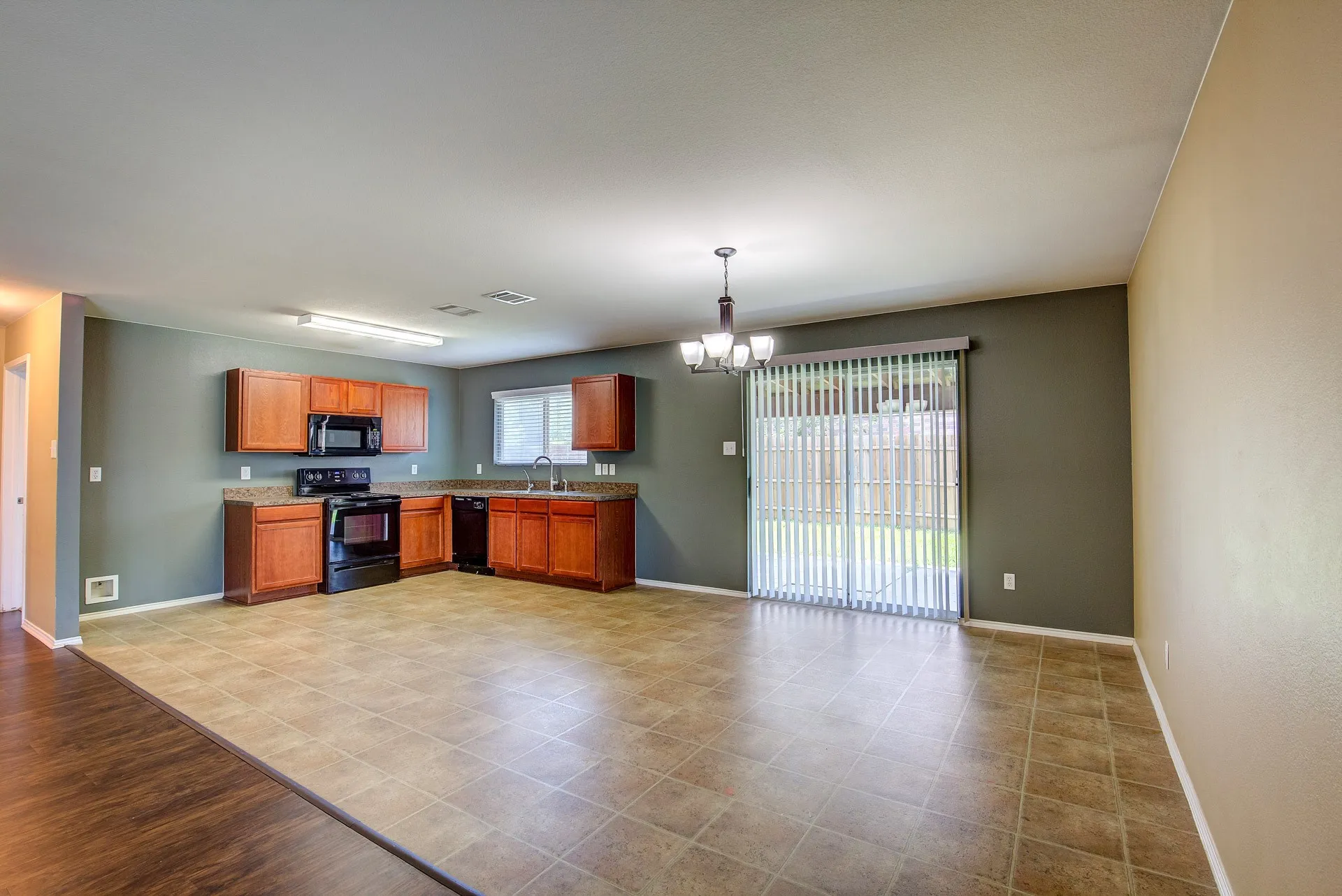 Single Family Residence For Rent in Tarrant County , 7000 Sylvan Meadows Drive, Fort Worth, Texas 76120, 3 Bedroom, 2 Bathroom, 2 Garage spaces, 1,720 Sqft, built in 2008, mls#21306595, Real Estate Agent in Fort Worth, Homes For Rent in Tarrant county, Homes For Rent in Fort Worth, Realtor in Fort Worth Texas, Real Estate Brokerage Independent Realty Texas, Luminita Cordes Realtor
