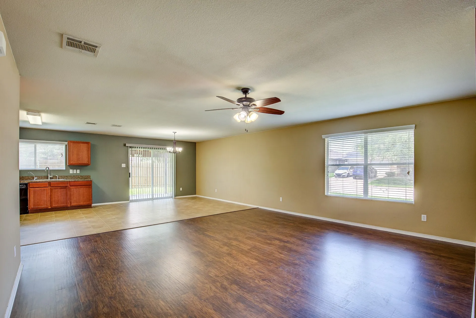Single Family Residence For Rent in Tarrant County , 7000 Sylvan Meadows Drive, Fort Worth, Texas 76120, 3 Bedroom, 2 Bathroom, 2 Garage spaces, 1,720 Sqft, built in 2008, mls#21306595, Real Estate Agent in Fort Worth, Homes For Rent in Tarrant county, Homes For Rent in Fort Worth, Realtor in Fort Worth Texas, Real Estate Brokerage Independent Realty Texas, Luminita Cordes Realtor
