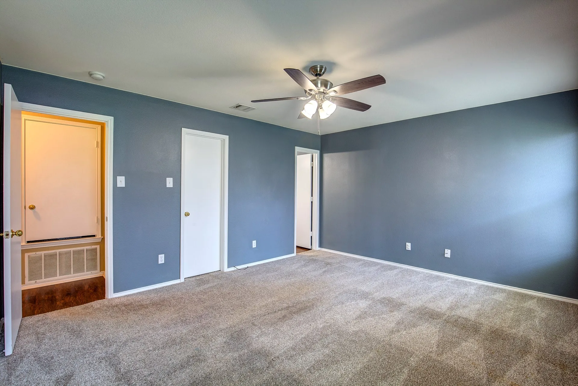 Single Family Residence For Rent in Tarrant County , 7000 Sylvan Meadows Drive, Fort Worth, Texas 76120, 3 Bedroom, 2 Bathroom, 2 Garage spaces, 1,720 Sqft, built in 2008, mls#21306595, Real Estate Agent in Fort Worth, Homes For Rent in Tarrant county, Homes For Rent in Fort Worth, Realtor in Fort Worth Texas, Real Estate Brokerage Independent Realty Texas, Luminita Cordes Realtor