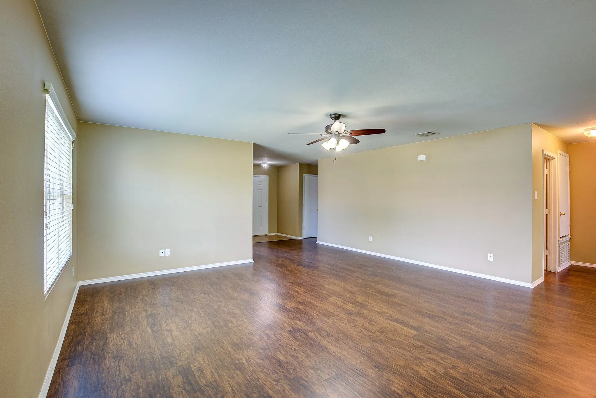 Single Family Residence For Rent in Tarrant County , 7000 Sylvan Meadows Drive, Fort Worth, Texas 76120, 3 Bedroom, 2 Bathroom, 2 Garage spaces, 1,720 Sqft, built in 2008, mls#21306595, Real Estate Agent in Fort Worth, Homes For Rent in Tarrant county, Homes For Rent in Fort Worth, Realtor in Fort Worth Texas, Real Estate Brokerage Independent Realty Texas, Luminita Cordes Realtor