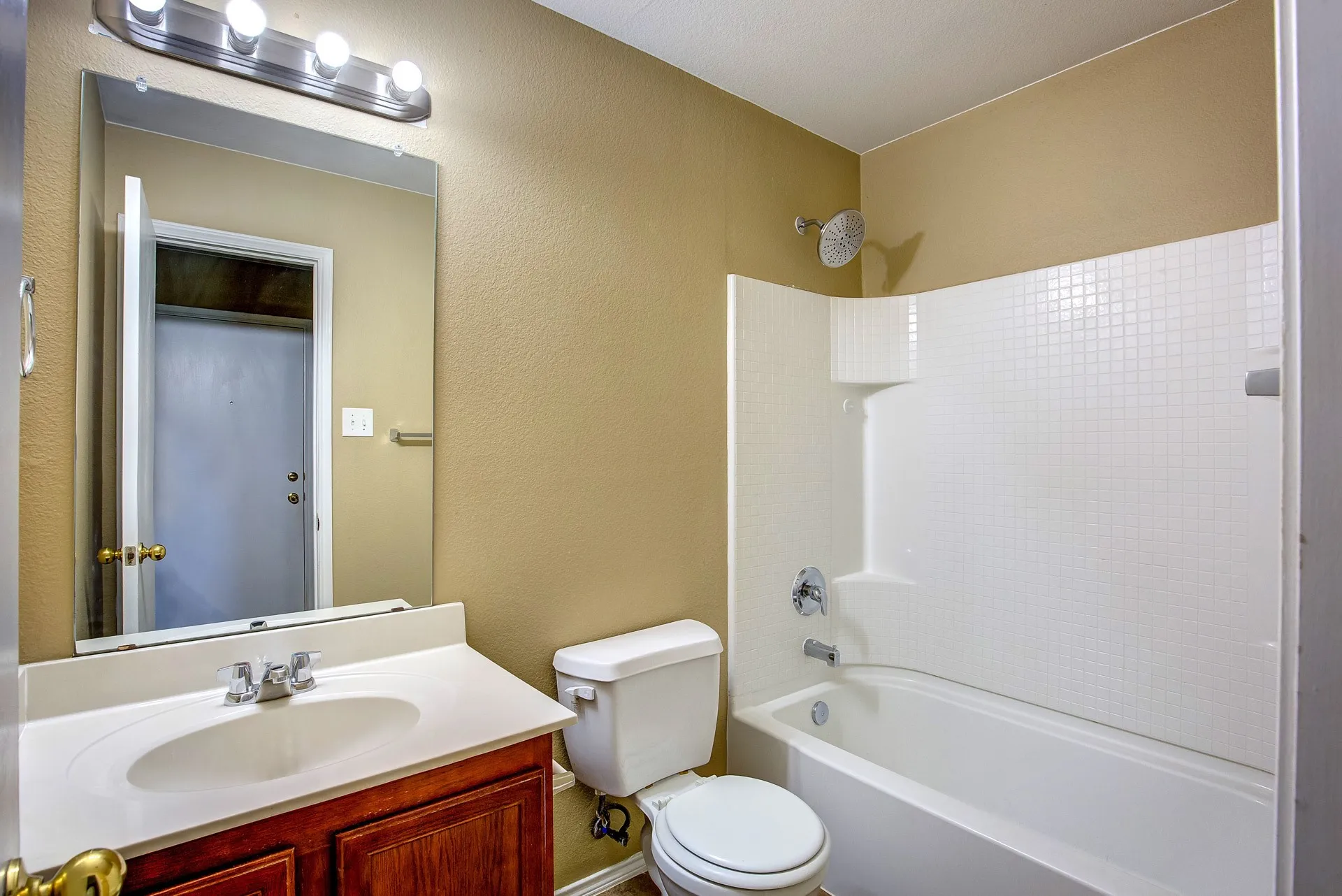Single Family Residence For Rent in Tarrant County , 7000 Sylvan Meadows Drive, Fort Worth, Texas 76120, 3 Bedroom, 2 Bathroom, 2 Garage spaces, 1,720 Sqft, built in 2008, mls#21306595, Real Estate Agent in Fort Worth, Homes For Rent in Tarrant county, Homes For Rent in Fort Worth, Realtor in Fort Worth Texas, Real Estate Brokerage Independent Realty Texas, Luminita Cordes Realtor