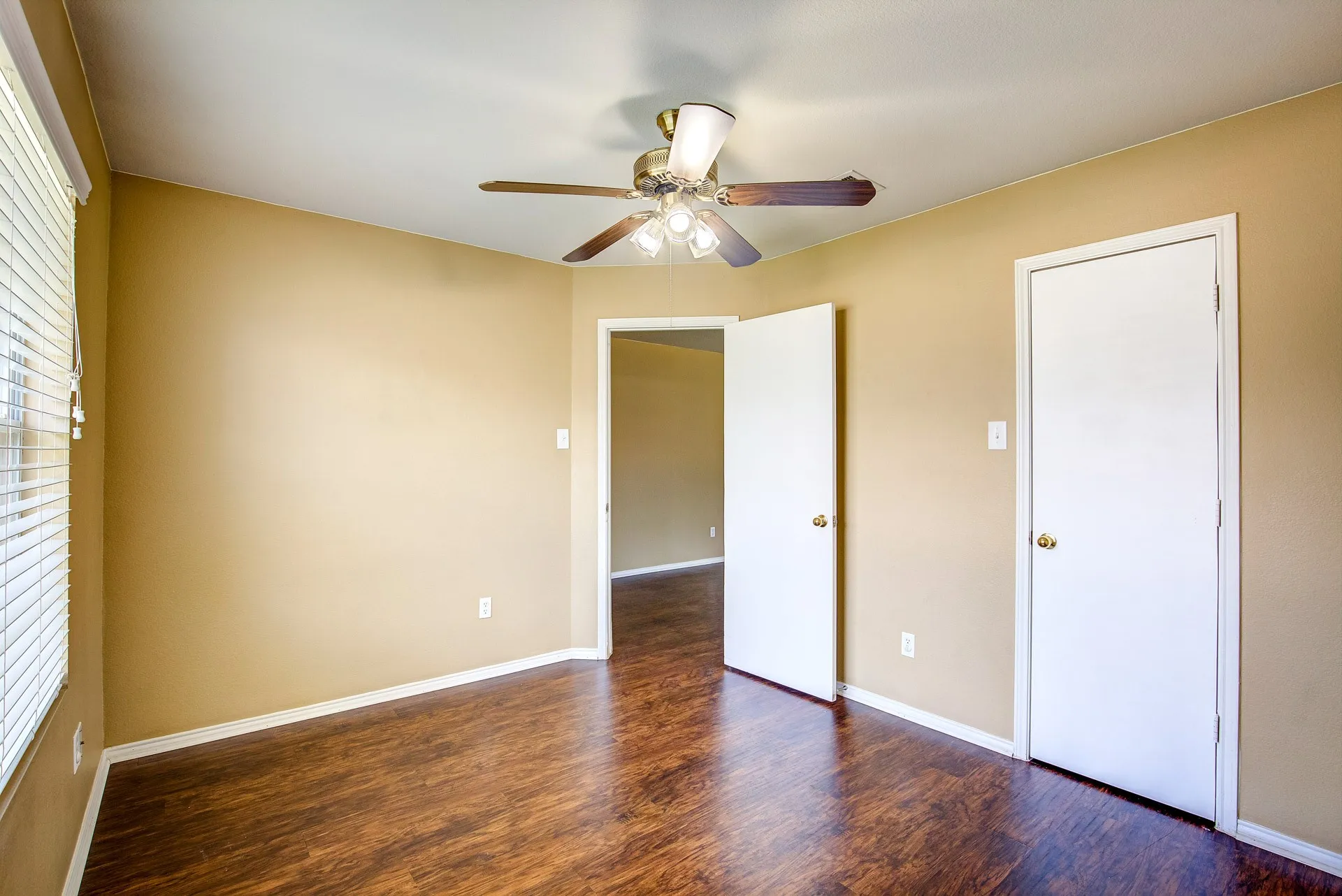 Single Family Residence For Rent in Tarrant County , 7000 Sylvan Meadows Drive, Fort Worth, Texas 76120, 3 Bedroom, 2 Bathroom, 2 Garage spaces, 1,720 Sqft, built in 2008, mls#21306595, Real Estate Agent in Fort Worth, Homes For Rent in Tarrant county, Homes For Rent in Fort Worth, Realtor in Fort Worth Texas, Real Estate Brokerage Independent Realty Texas, Luminita Cordes Realtor