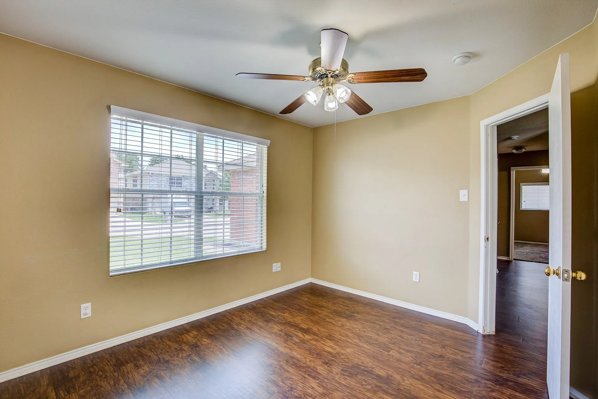 Single Family Residence For Rent in Tarrant County , 7000 Sylvan Meadows Drive, Fort Worth, Texas 76120, 3 Bedroom, 2 Bathroom, 2 Garage spaces, 1,720 Sqft, built in 2008, mls#21306595, Real Estate Agent in Fort Worth, Homes For Rent in Tarrant county, Homes For Rent in Fort Worth, Realtor in Fort Worth Texas, Real Estate Brokerage Independent Realty Texas, Luminita Cordes Realtor