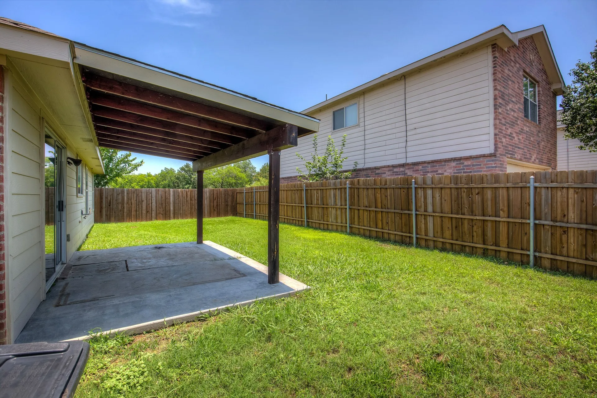 Single Family Residence For Rent in Tarrant County , 7000 Sylvan Meadows Drive, Fort Worth, Texas 76120, 3 Bedroom, 2 Bathroom, 2 Garage spaces, 1,720 Sqft, built in 2008, mls#21306595, Real Estate Agent in Fort Worth, Homes For Rent in Tarrant county, Homes For Rent in Fort Worth, Realtor in Fort Worth Texas, Real Estate Brokerage Independent Realty Texas, Luminita Cordes Realtor