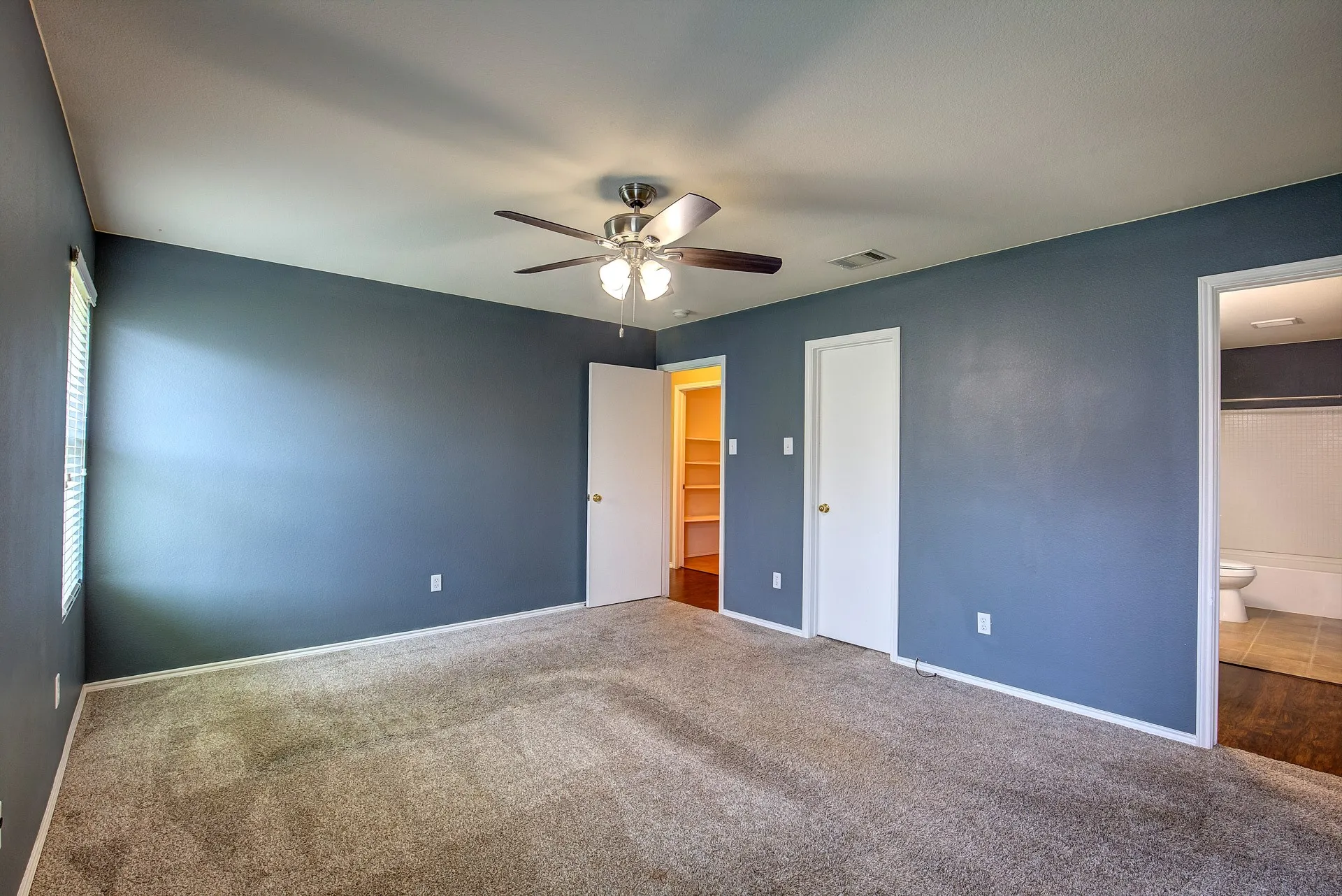 Single Family Residence For Rent in Tarrant County , 7000 Sylvan Meadows Drive, Fort Worth, Texas 76120, 3 Bedroom, 2 Bathroom, 2 Garage spaces, 1,720 Sqft, built in 2008, mls#21306595, Real Estate Agent in Fort Worth, Homes For Rent in Tarrant county, Homes For Rent in Fort Worth, Realtor in Fort Worth Texas, Real Estate Brokerage Independent Realty Texas, Luminita Cordes Realtor