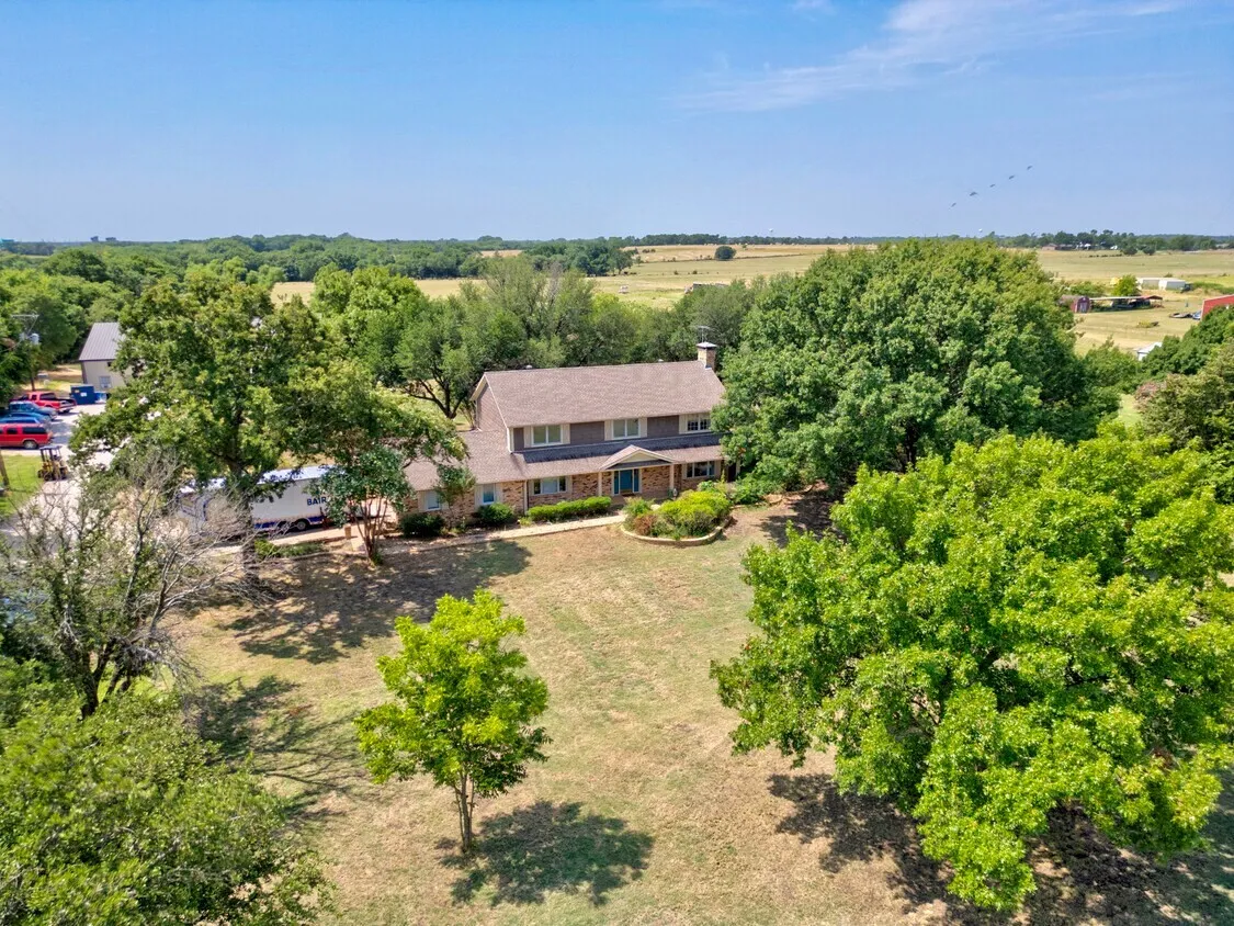 Industrial For Sale in Grayson County , 516 Stark Lane, Sherman, Texas 75090, 0, 0, Garage spaces, 9,500 Sqft, built in 1980, mls#21330644, Real Estate Agent in Sherman, Homes For Sale in Grayson county, Homes For Sale in Sherman, Realtor in Sherman Texas, Real Estate Brokerage Independent Realty Texas, Luminita Cordes Realtor