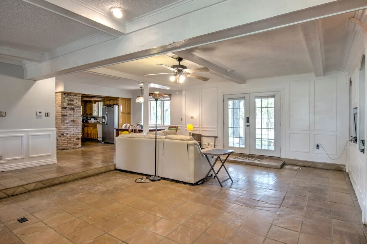 Industrial For Sale in Grayson County , 516 Stark Lane, Sherman, Texas 75090, 0, 0, Garage spaces, 9,500 Sqft, built in 1980, mls#21330644, Real Estate Agent in Sherman, Homes For Sale in Grayson county, Homes For Sale in Sherman, Realtor in Sherman Texas, Real Estate Brokerage Independent Realty Texas, Luminita Cordes Realtor