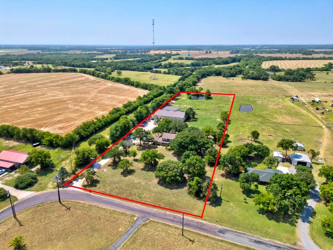 Industrial For Sale in Grayson County , 516 Stark Lane, Sherman, Texas 75090, 0, 0, Garage spaces, 9,500 Sqft, built in 1980, mls#21330644, Real Estate Agent in Sherman, Homes For Sale in Grayson county, Homes For Sale in Sherman, Realtor in Sherman Texas, Real Estate Brokerage Independent Realty Texas, Luminita Cordes Realtor