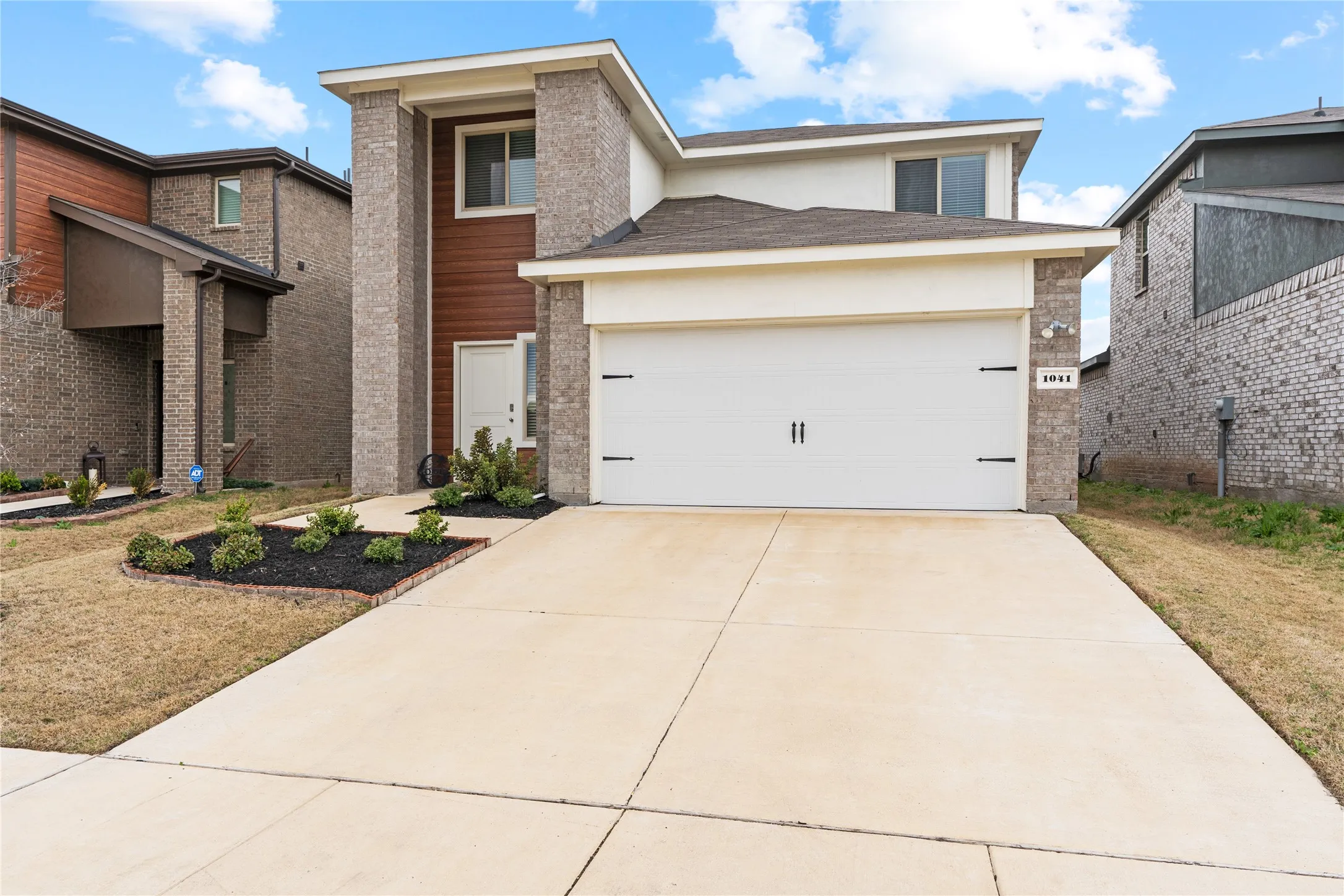 Single Family Residence For Sale in Kaufman County , 1041 Old Oaks Drive, Forney, Texas 75126, 4 Bedrooms, 3 Bathrooms, 2 Garage spaces, 2,215 Sqft, built in 2022, Price $299,999, mls#21332283, Real Estate Agent in Forney, Homes For Sale in Kaufman county, Homes For Sale in Forney, Realtor in Forney Texas, Real Estate Brokerage Independent Realty Texas, Luminita Cordes Realtor