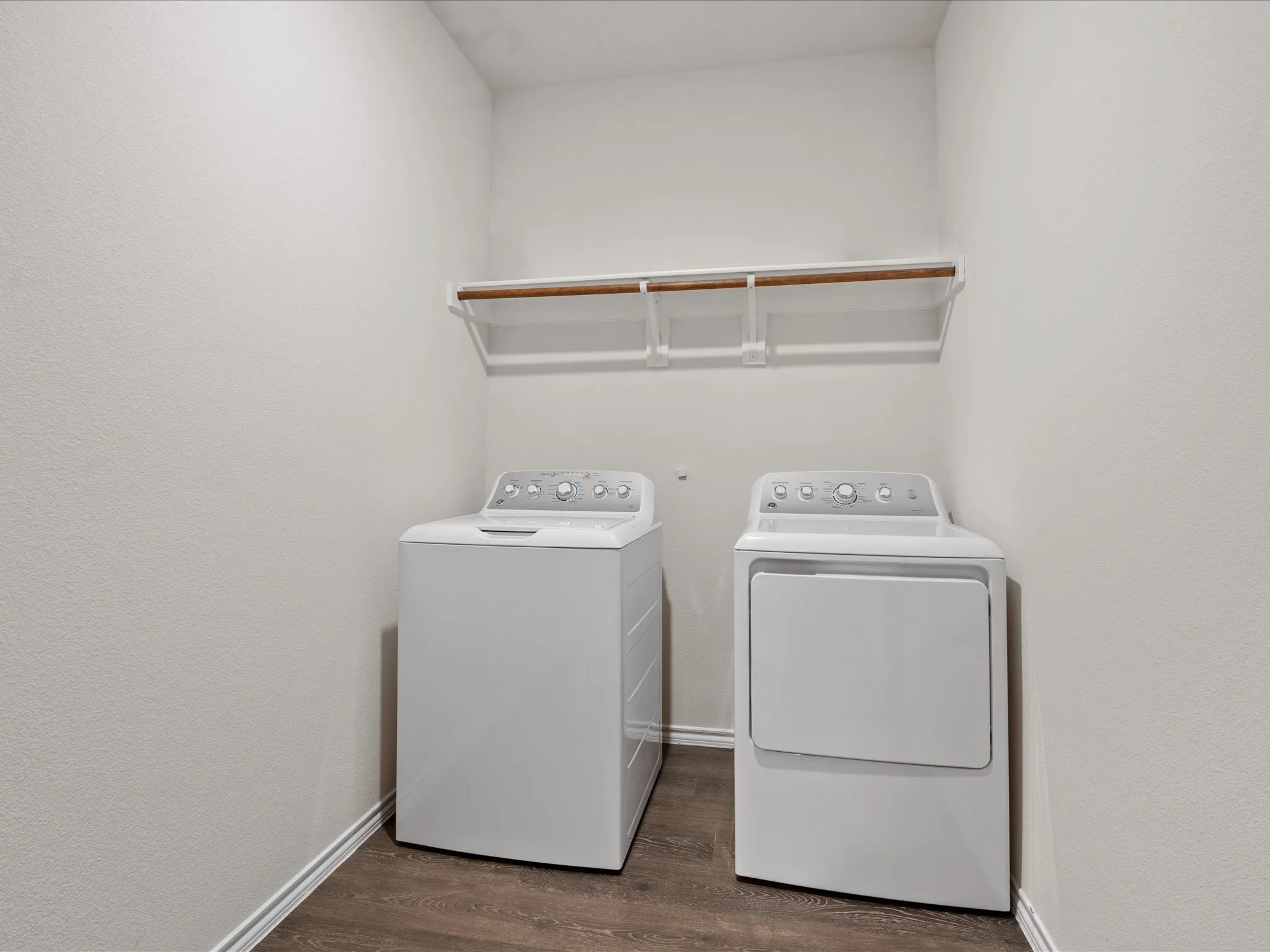 Single Family Residence For Sale in Kaufman County , 1041 Old Oaks Drive, Forney, Texas 75126, 4 Bedrooms, 3 Bathrooms, 2 Garage spaces, 2,215 Sqft, built in 2022, Price $299,999, mls#21332283, Real Estate Agent in Forney, Homes For Sale in Kaufman county, Homes For Sale in Forney, Realtor in Forney Texas, Real Estate Brokerage Independent Realty Texas, Luminita Cordes Realtor