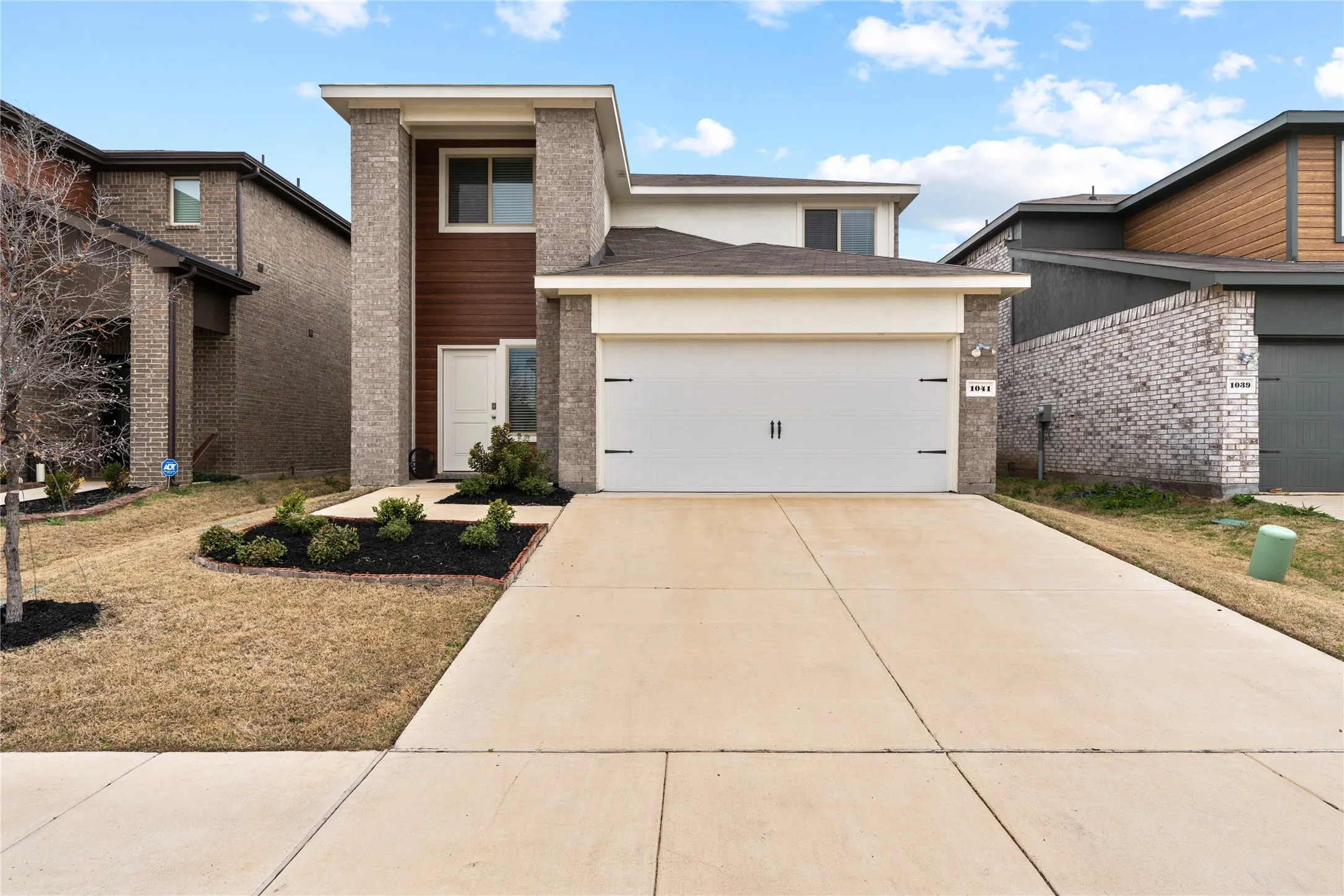 Single Family Residence For Sale in Kaufman County , 1041 Old Oaks Drive, Forney, Texas 75126, 4 Bedrooms, 3 Bathrooms, 2 Garage spaces, 2,215 Sqft, built in 2022, Price $299,999, mls#21332283, Real Estate Agent in Forney, Homes For Sale in Kaufman county, Homes For Sale in Forney, Realtor in Forney Texas, Real Estate Brokerage Independent Realty Texas, Luminita Cordes Realtor
