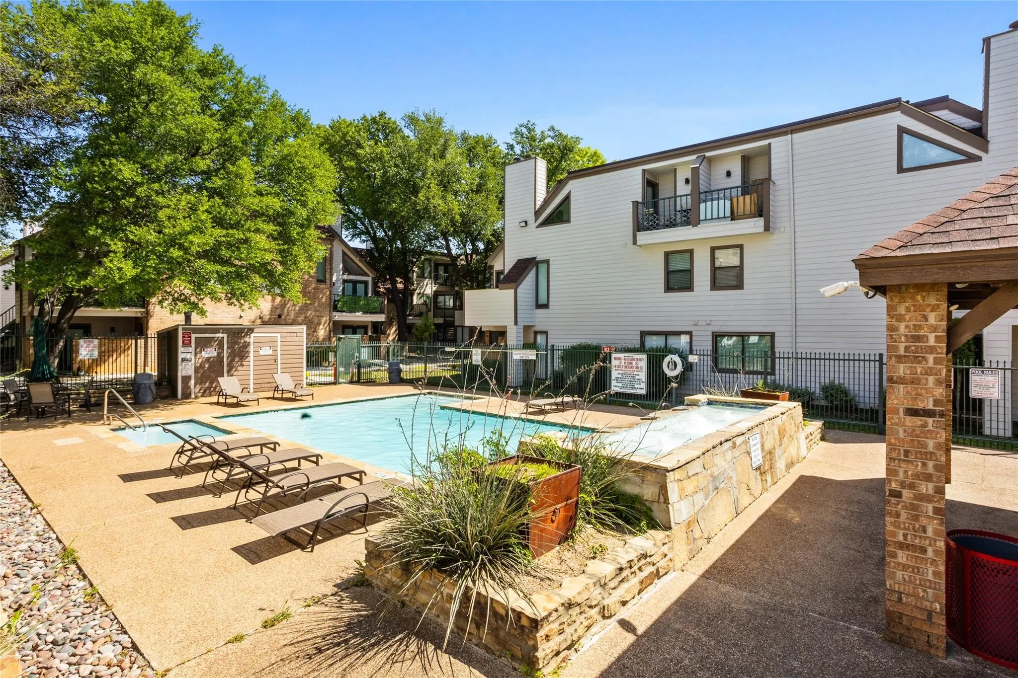 Condominium For Sale in Tarrant County , 2314 Bamboo Drive I203, Arlington, Texas 76006, 2 Bedroom, 2 Bathroom, Garage spaces, 1,031 Sqft, built in 1981, mls#21333397, Real Estate Agent in Arlington, Homes For Sale in Tarrant county, Homes For Sale in Arlington, Realtor in Arlington Texas, Real Estate Brokerage Independent Realty Texas, Luminita Cordes Realtor