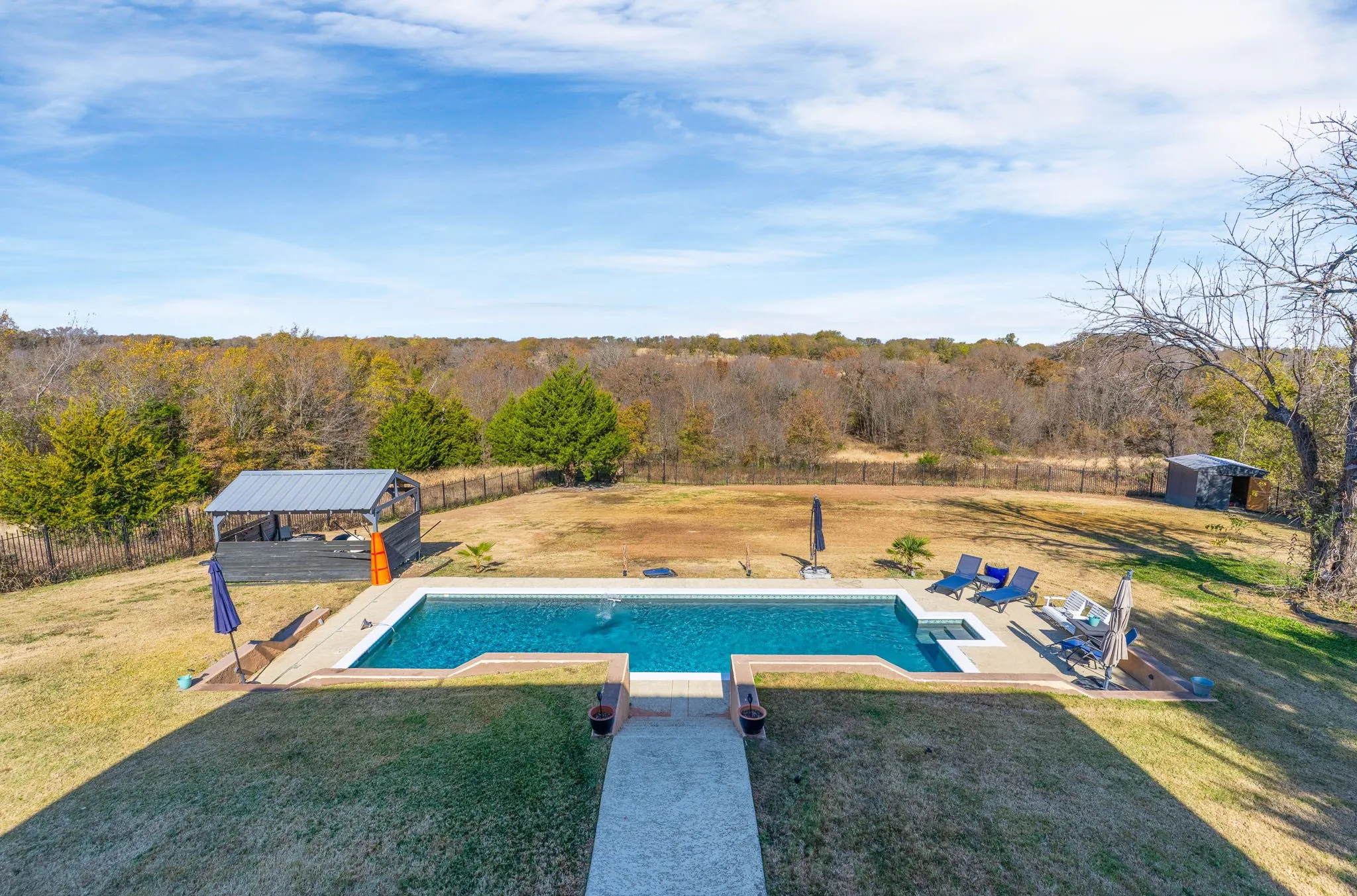 Single Family Residence For Sale in Grayson County , 7811 Fm 902, Sherman, Texas 75092, 3 Bedroom, 2 Bathroom, 2 Garage spaces, 2,435 Sqft, built in 1999, mls#21333116, Real Estate Agent in Sherman, Homes For Sale in Grayson county, Homes For Sale in Sherman, Realtor in Sherman Texas, Real Estate Brokerage Independent Realty Texas, Luminita Cordes Realtor