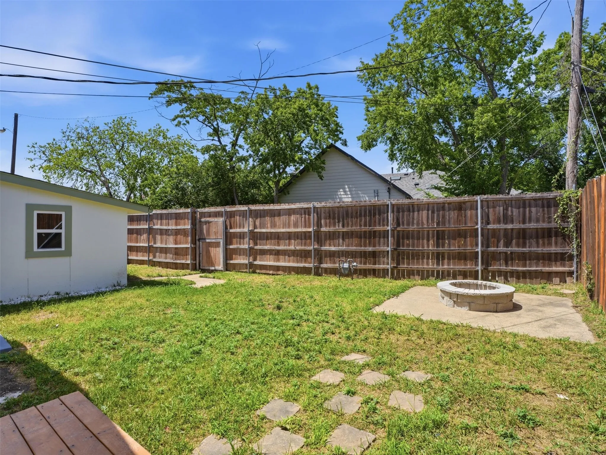 Single Family Residence For Sale in Dallas County , 11207 Flamingo Lane, Dallas, Texas 75218, 3 Bedroom, 2 Bathroom, 2 Garage spaces, 1,672 Sqft, built in 1955, mls#21333405, Real Estate Agent in Dallas, Homes For Sale in Dallas county, Homes For Sale in Dallas, Realtor in Dallas Texas, Real Estate Brokerage Independent Realty Texas, Luminita Cordes Realtor