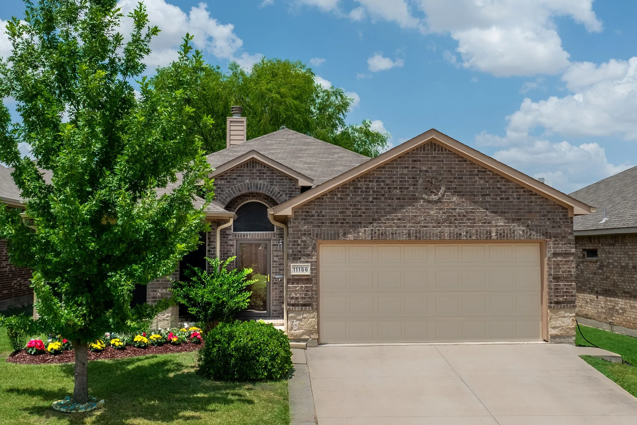 Single Family Residence For Sale in Tarrant County , 11156 Hawks Landing Road, Fort Worth, Texas 76052, 3 Bedroom, 2 Bathroom, 2 Garage spaces, 1,617 Sqft, built in 2010, mls#21308126, Real Estate Agent in Fort Worth, Homes For Sale in Tarrant county, Homes For Sale in Fort Worth, Realtor in Fort Worth Texas, Real Estate Brokerage Independent Realty Texas, Luminita Cordes Realtor