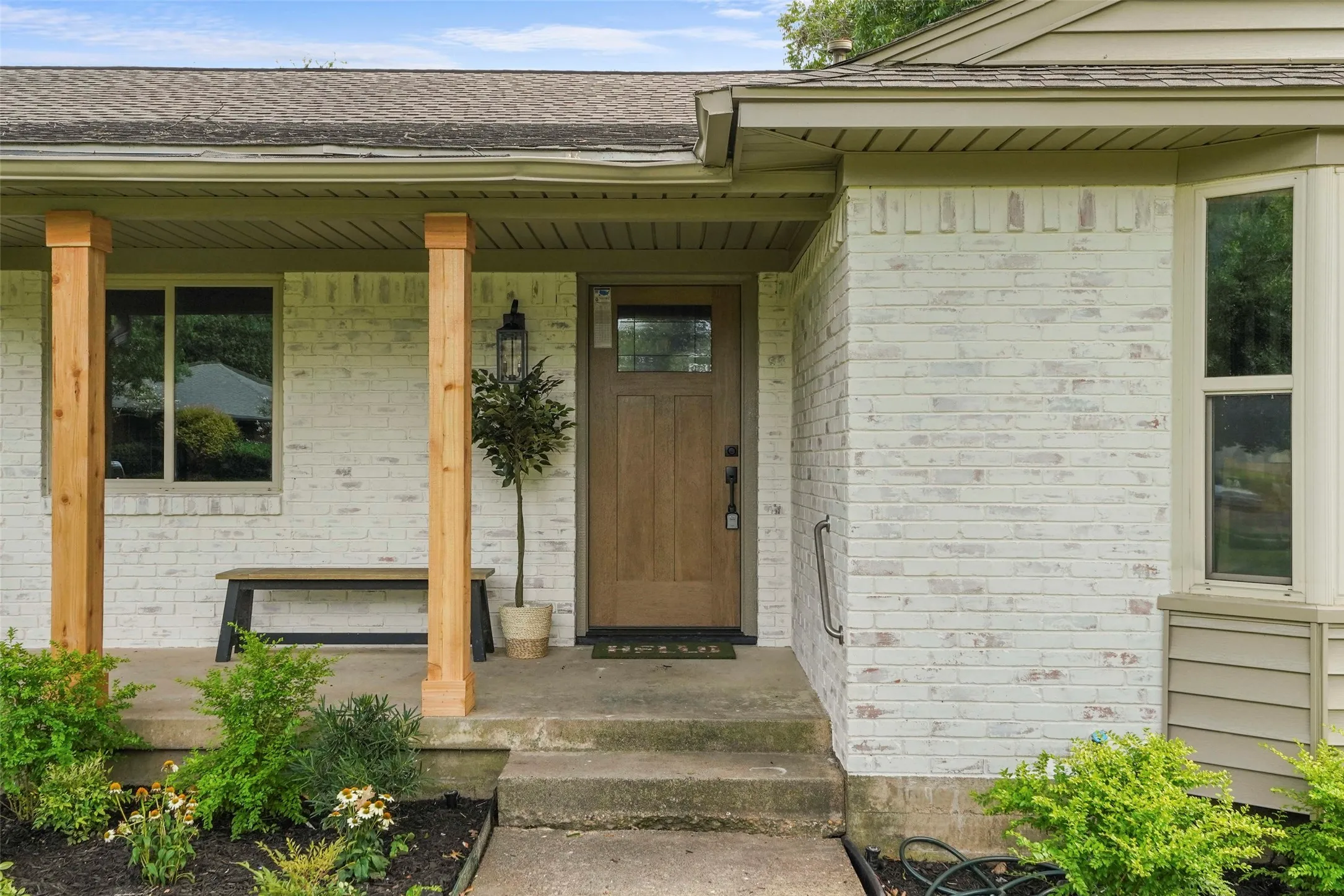 Single Family Residence For Sale in Dallas County , 925 Fernwood Drive, Richardson, Texas 75080, 3 Bedroom, 3 Bathroom, 2 Garage spaces, 1,730 Sqft, built in 1960, mls#21333300, Real Estate Agent in Richardson, Homes For Sale in Dallas county, Homes For Sale in Richardson, Realtor in Richardson Texas, Real Estate Brokerage Independent Realty Texas, Luminita Cordes Realtor