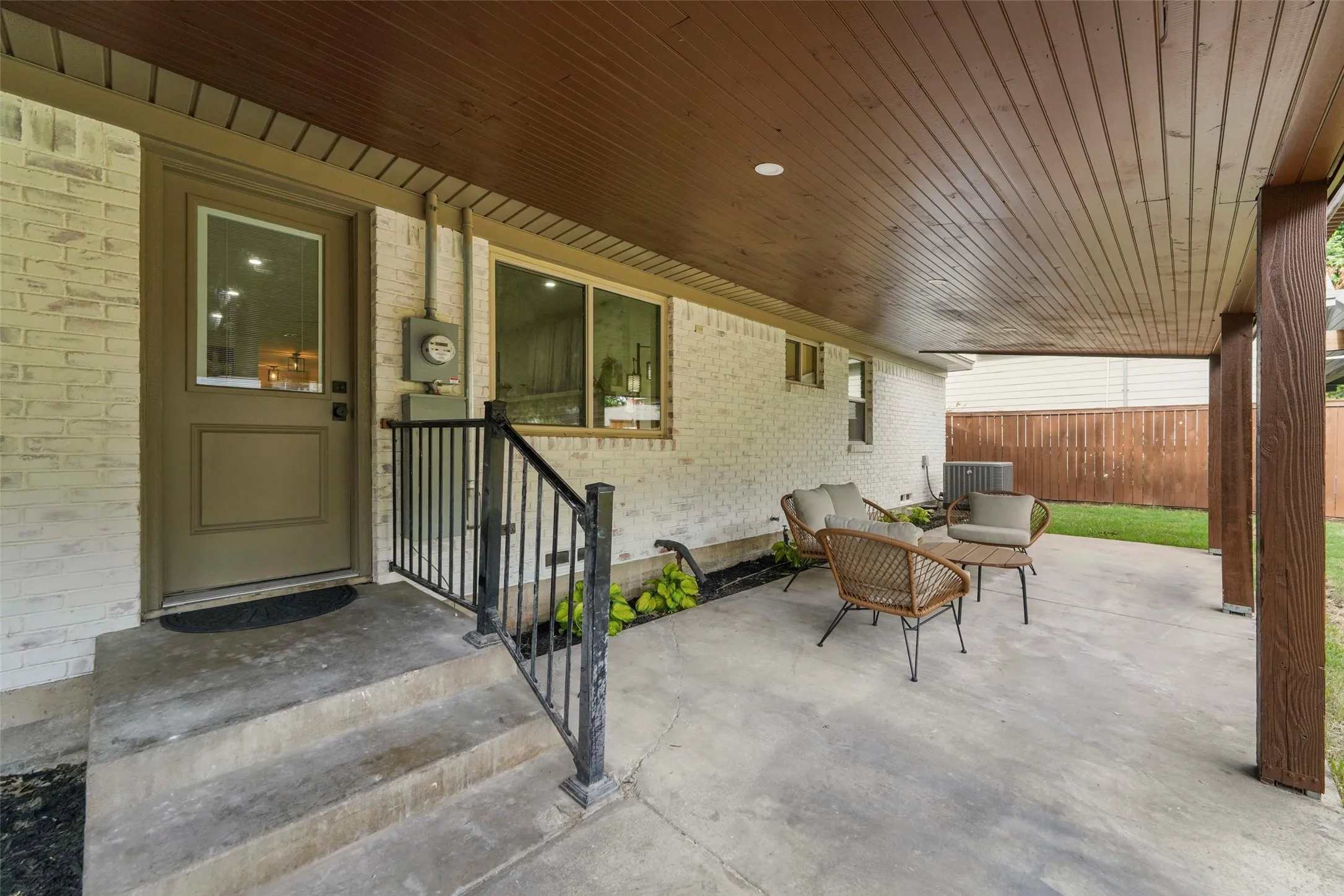 Single Family Residence For Sale in Dallas County , 925 Fernwood Drive, Richardson, Texas 75080, 3 Bedroom, 3 Bathroom, 2 Garage spaces, 1,730 Sqft, built in 1960, mls#21333300, Real Estate Agent in Richardson, Homes For Sale in Dallas county, Homes For Sale in Richardson, Realtor in Richardson Texas, Real Estate Brokerage Independent Realty Texas, Luminita Cordes Realtor
