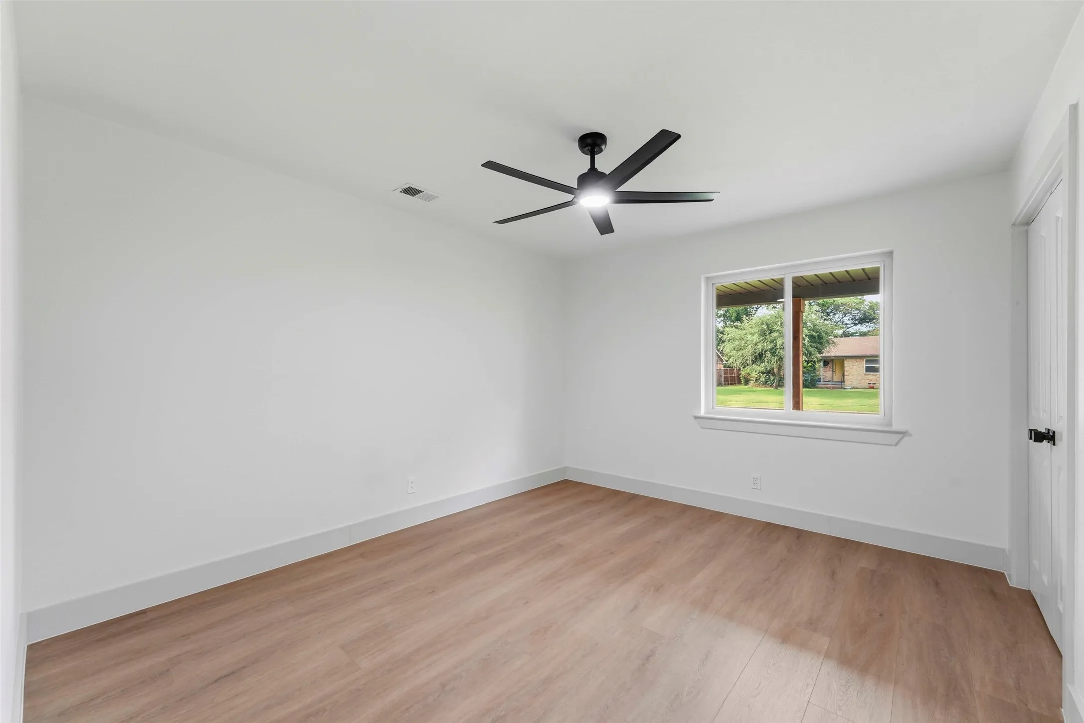 Single Family Residence For Sale in Dallas County , 925 Fernwood Drive, Richardson, Texas 75080, 3 Bedroom, 3 Bathroom, 2 Garage spaces, 1,730 Sqft, built in 1960, mls#21333300, Real Estate Agent in Richardson, Homes For Sale in Dallas county, Homes For Sale in Richardson, Realtor in Richardson Texas, Real Estate Brokerage Independent Realty Texas, Luminita Cordes Realtor