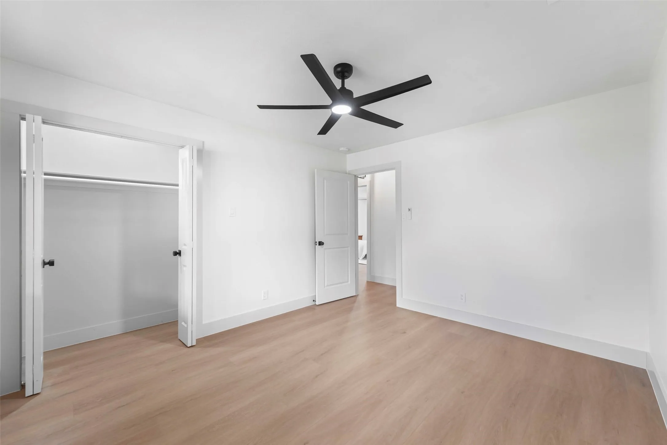 Single Family Residence For Sale in Dallas County , 925 Fernwood Drive, Richardson, Texas 75080, 3 Bedroom, 3 Bathroom, 2 Garage spaces, 1,730 Sqft, built in 1960, mls#21333300, Real Estate Agent in Richardson, Homes For Sale in Dallas county, Homes For Sale in Richardson, Realtor in Richardson Texas, Real Estate Brokerage Independent Realty Texas, Luminita Cordes Realtor